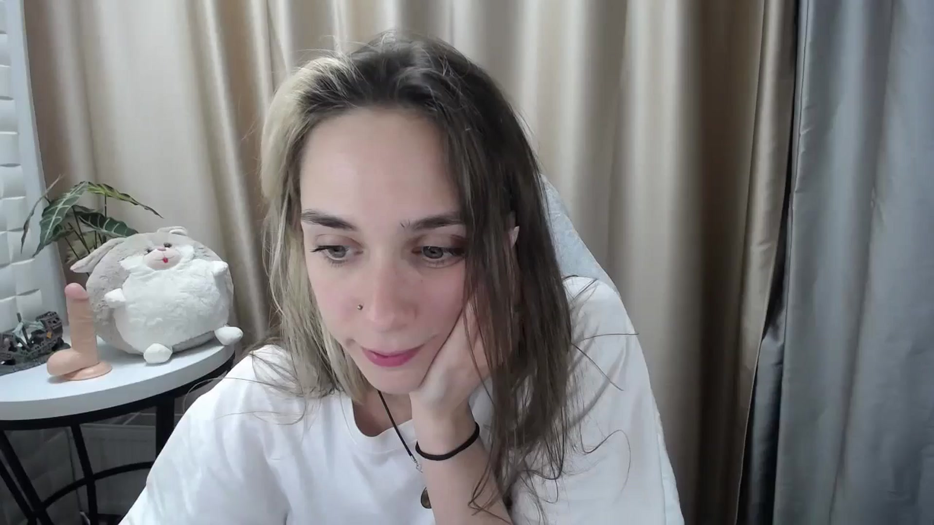 Gallery image thumbnail from Indica_Flower's myfreecams stream on, 05/19/2024, 12:15 image 6 of 20