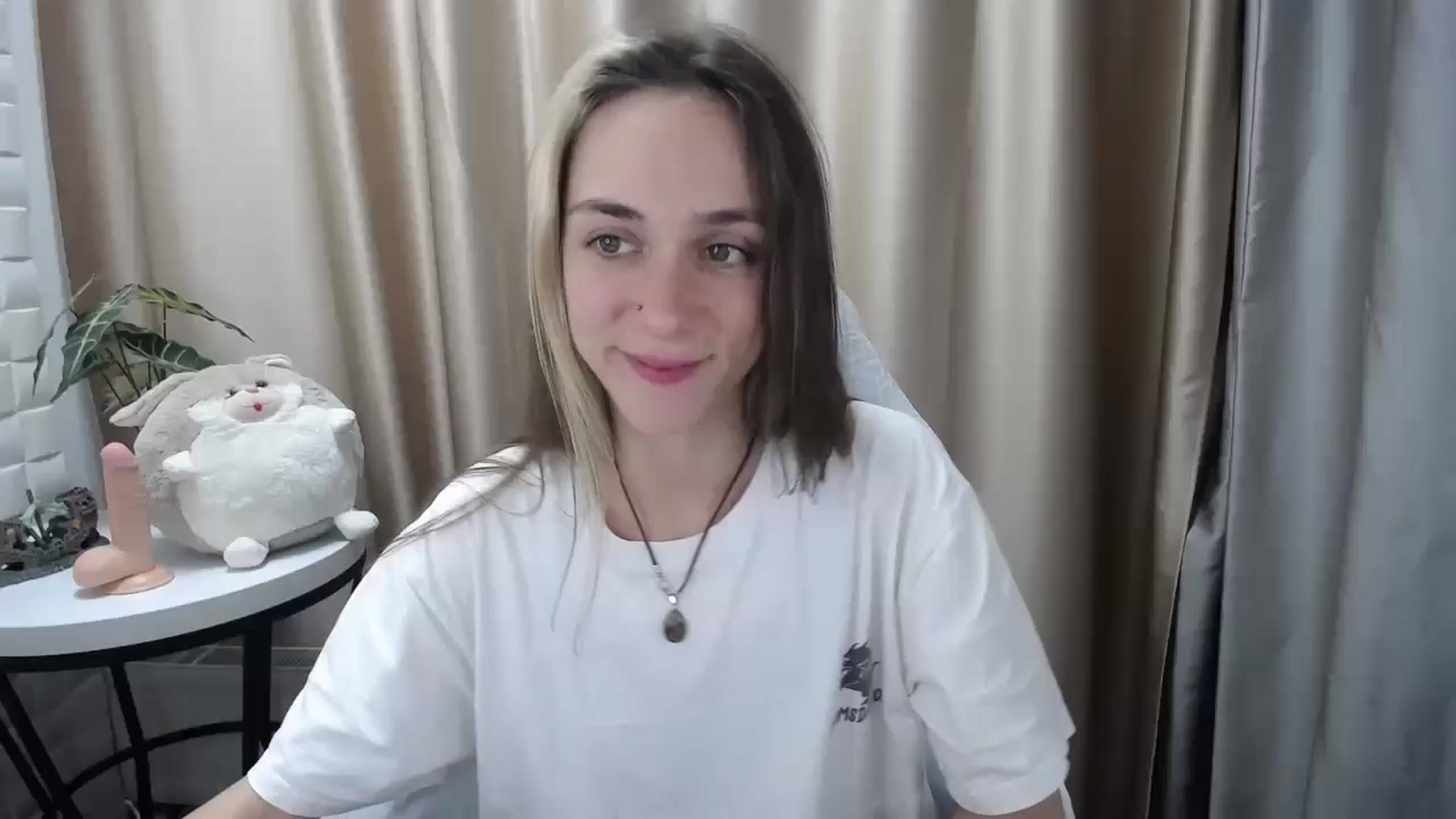 Gallery image thumbnail from Indica_Flower's myfreecams stream on, 05/19/2024, 12:15 image 2 of 20