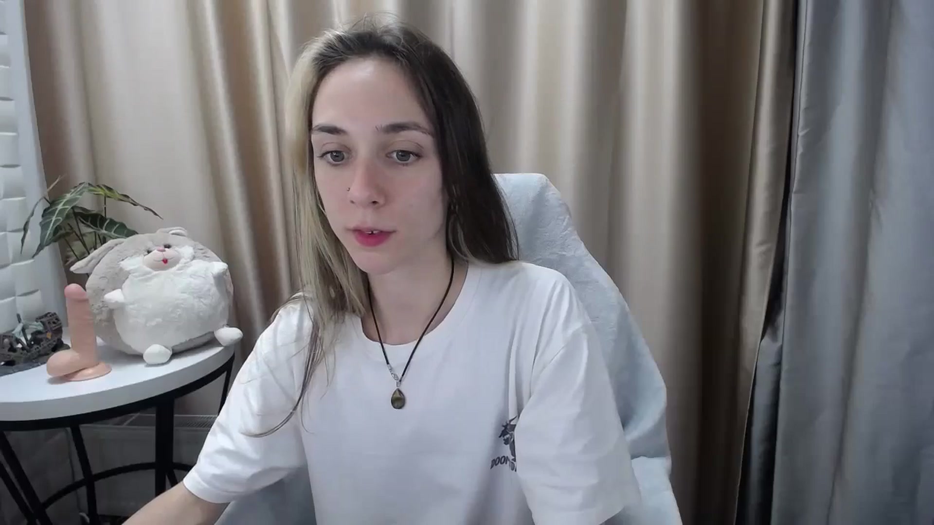 Gallery image thumbnail from Indica_Flower's myfreecams stream on, 05/19/2024, 12:15 image 19 of 20