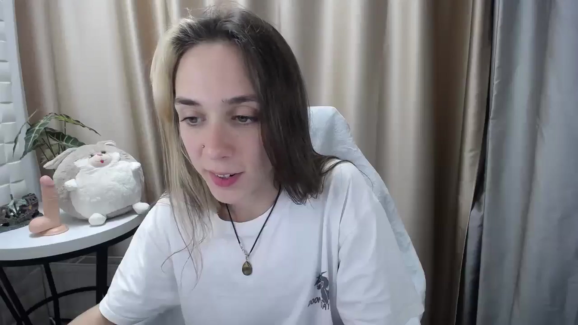 Gallery image thumbnail from Indica_Flower's myfreecams stream on, 05/19/2024, 12:15 image 11 of 20