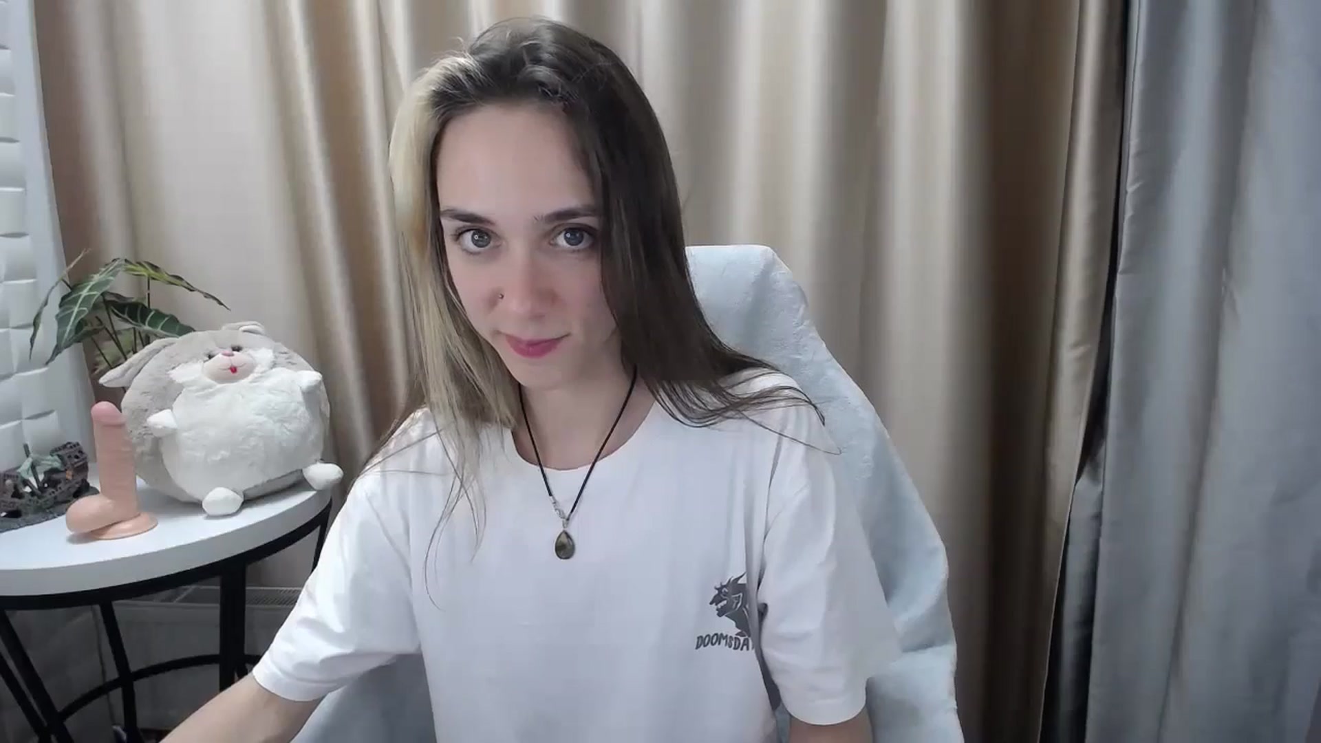 Gallery image thumbnail from Indica_Flower's myfreecams stream on, 05/19/2024, 12:15 image 14 of 20