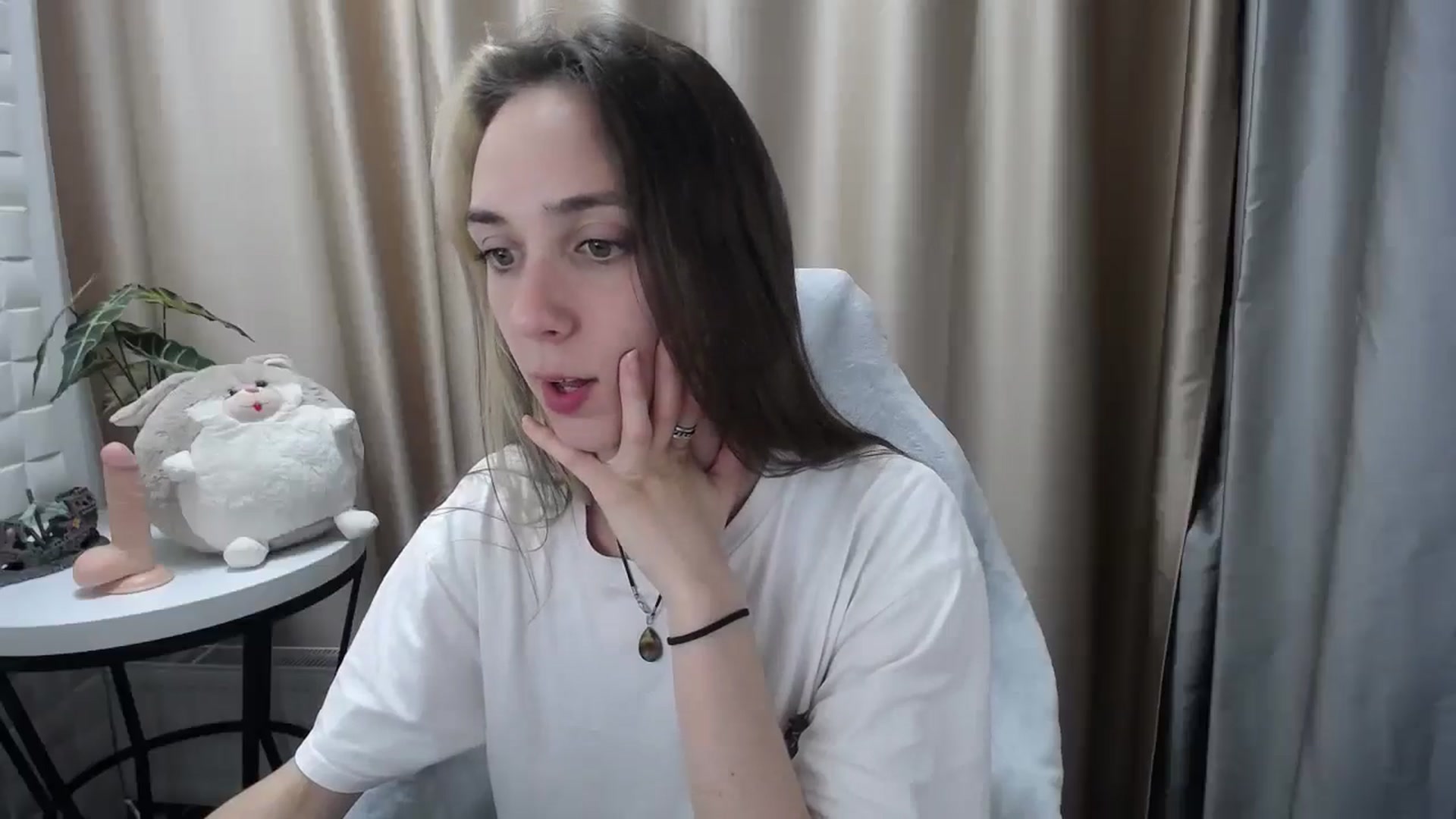 Gallery image thumbnail from Indica_Flower's myfreecams stream on, 05/19/2024, 12:15 image 8 of 20