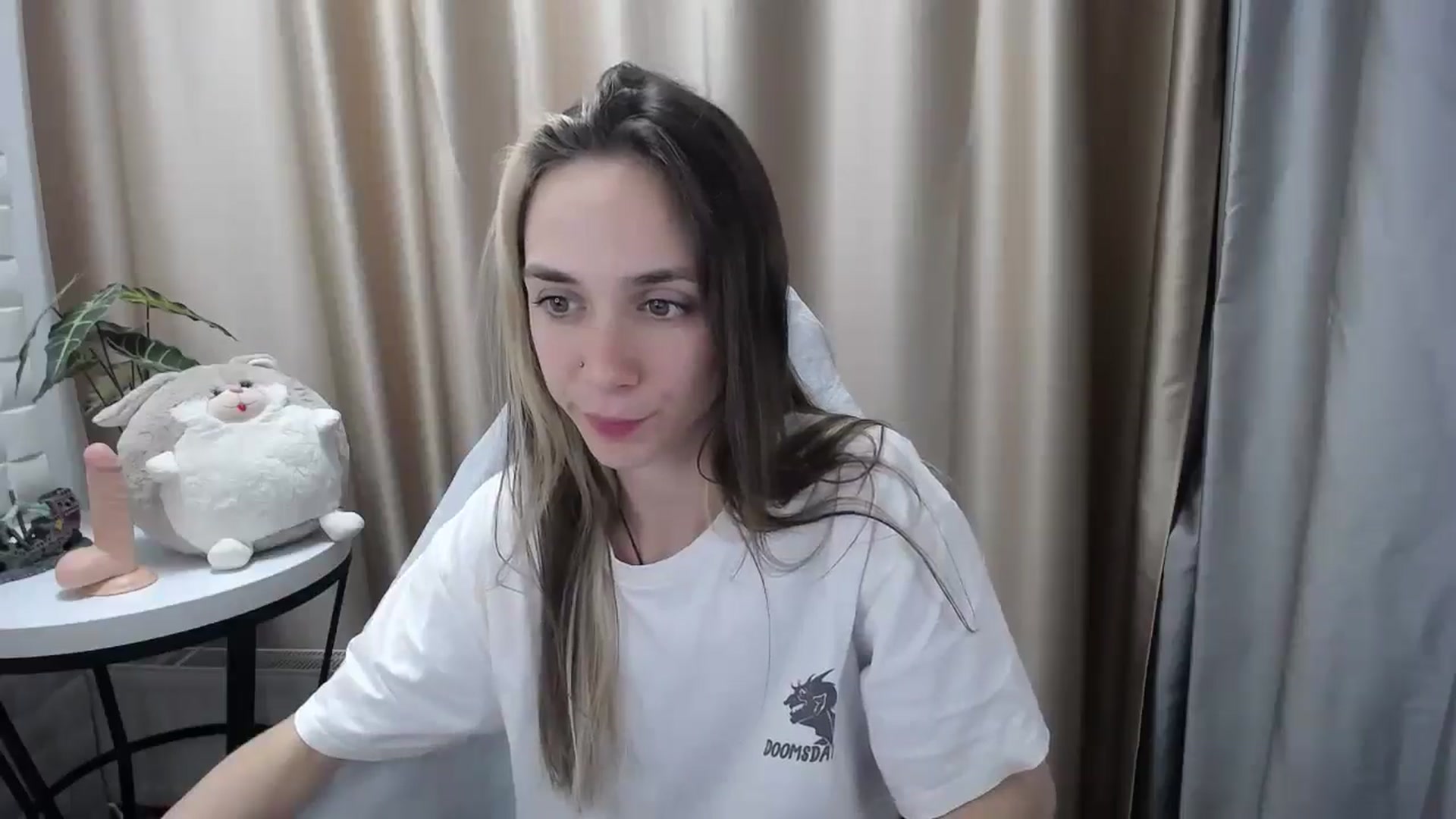 Gallery image thumbnail from Indica_Flower's myfreecams stream on, 05/19/2024, 13:19 image 8 of 20