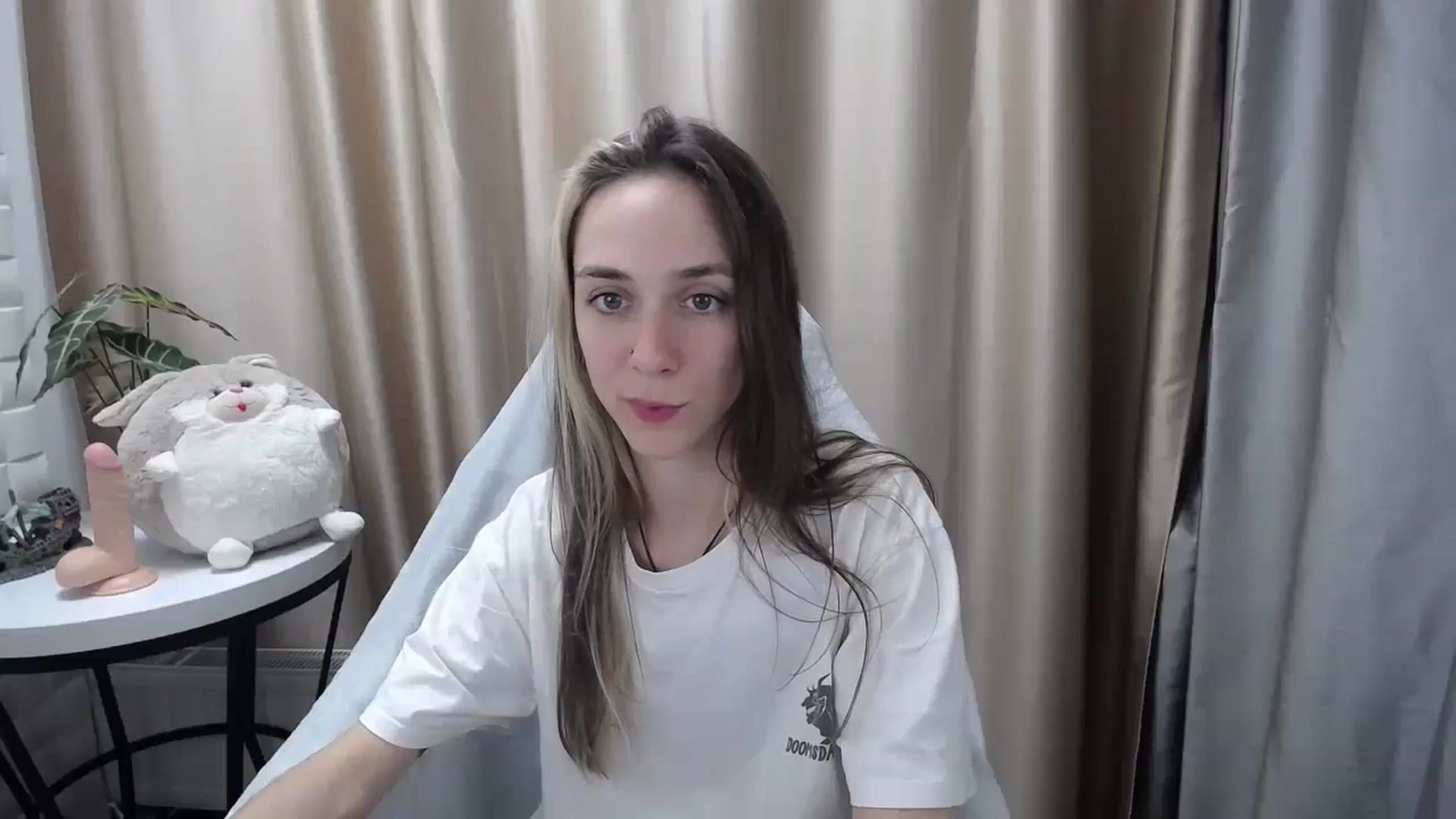 Gallery image thumbnail from Indica_Flower's myfreecams stream on, 05/19/2024, 13:19 image 11 of 20