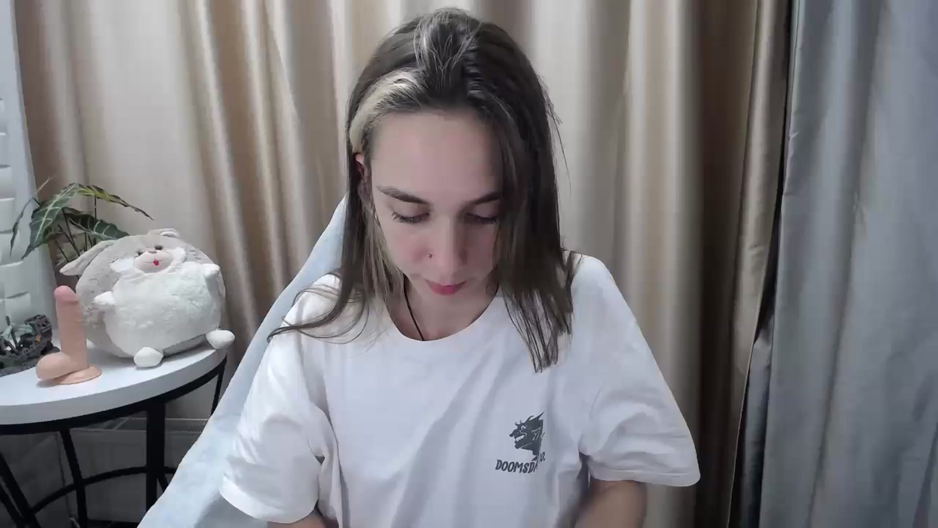 Gallery image thumbnail from Indica_Flower's myfreecams stream on, 05/19/2024, 13:19 image 14 of 20