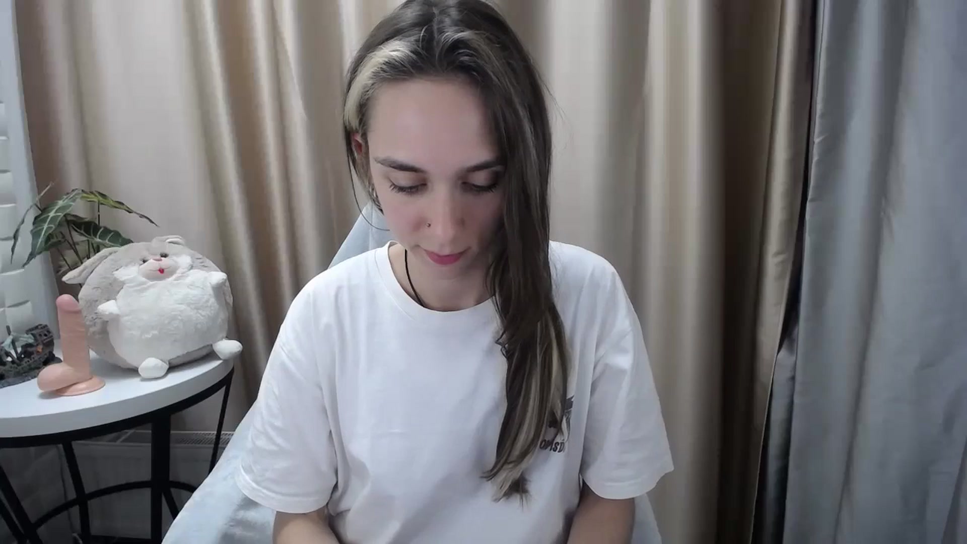 Gallery image thumbnail from Indica_Flower's myfreecams stream on, 05/19/2024, 13:19 image 19 of 20