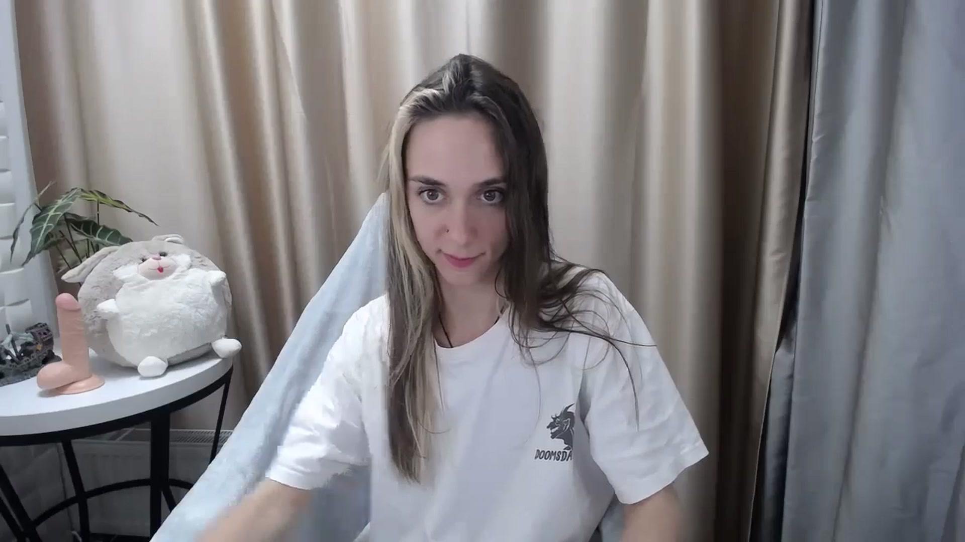 Gallery image thumbnail from Indica_Flower's myfreecams stream on, 05/19/2024, 13:19 image 10 of 20