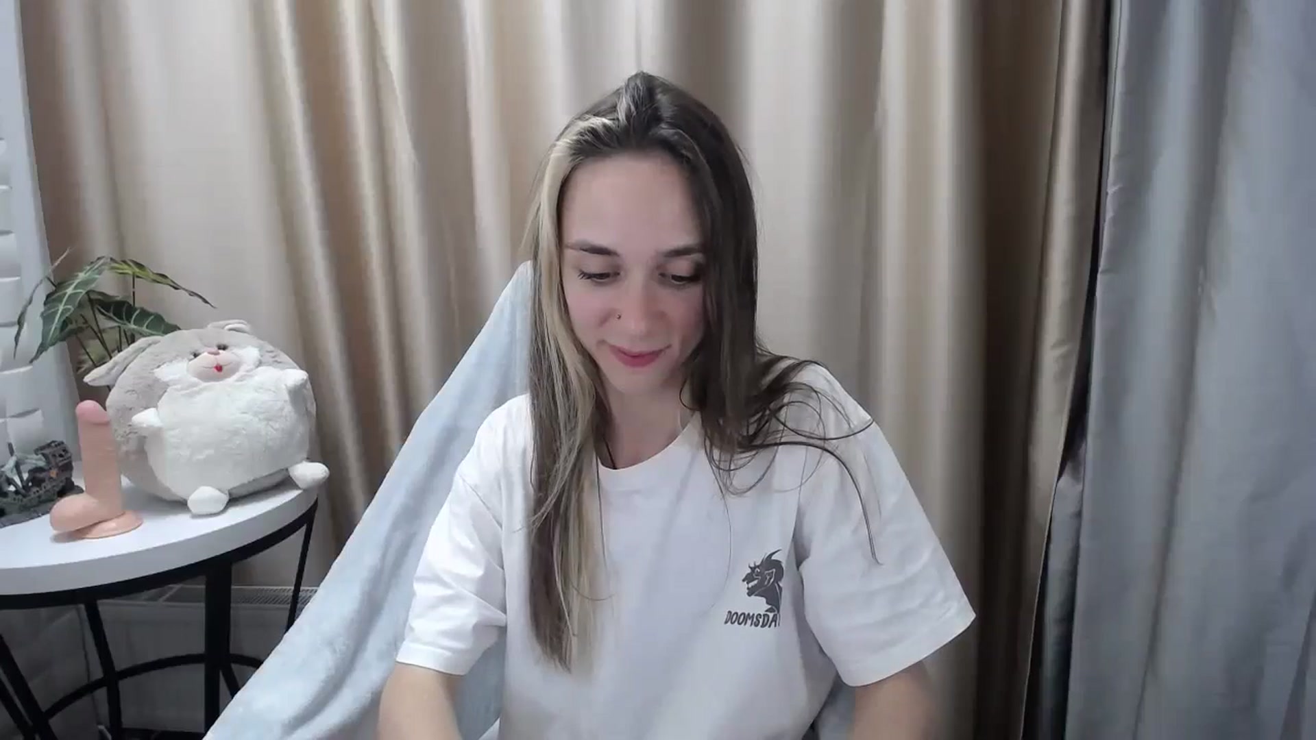 Gallery image thumbnail from Indica_Flower's myfreecams stream on, 05/19/2024, 13:19 image 9 of 20