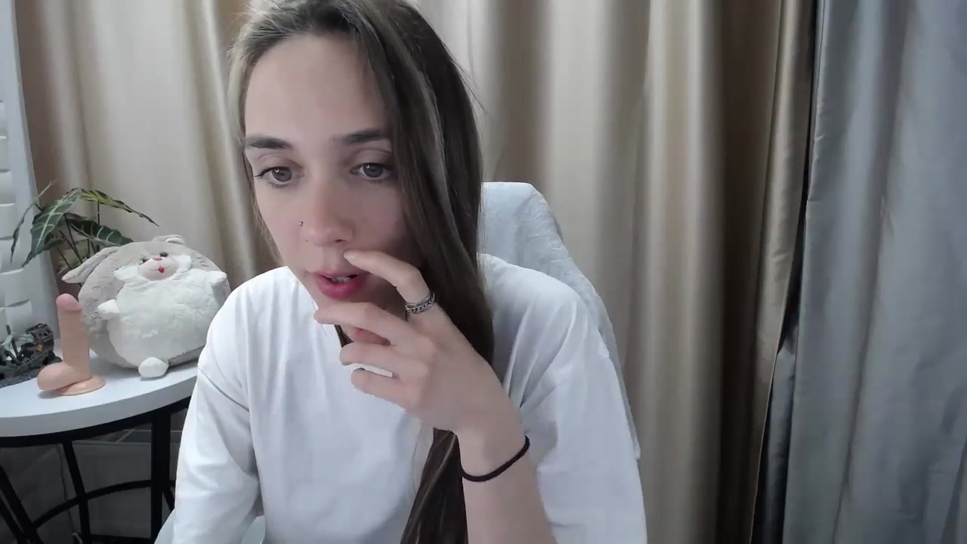 Gallery image thumbnail from Indica_Flower's myfreecams stream on, 05/19/2024, 13:19 image 20 of 20