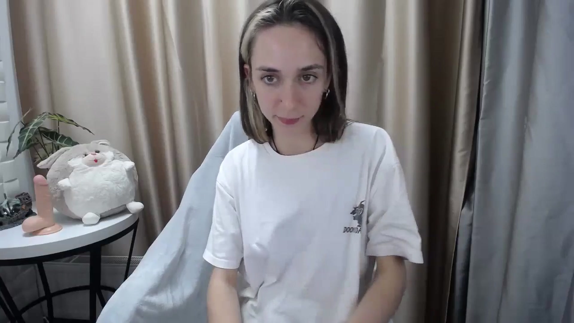 Gallery image thumbnail from Indica_Flower's myfreecams stream on, 05/19/2024, 13:19 image 18 of 20