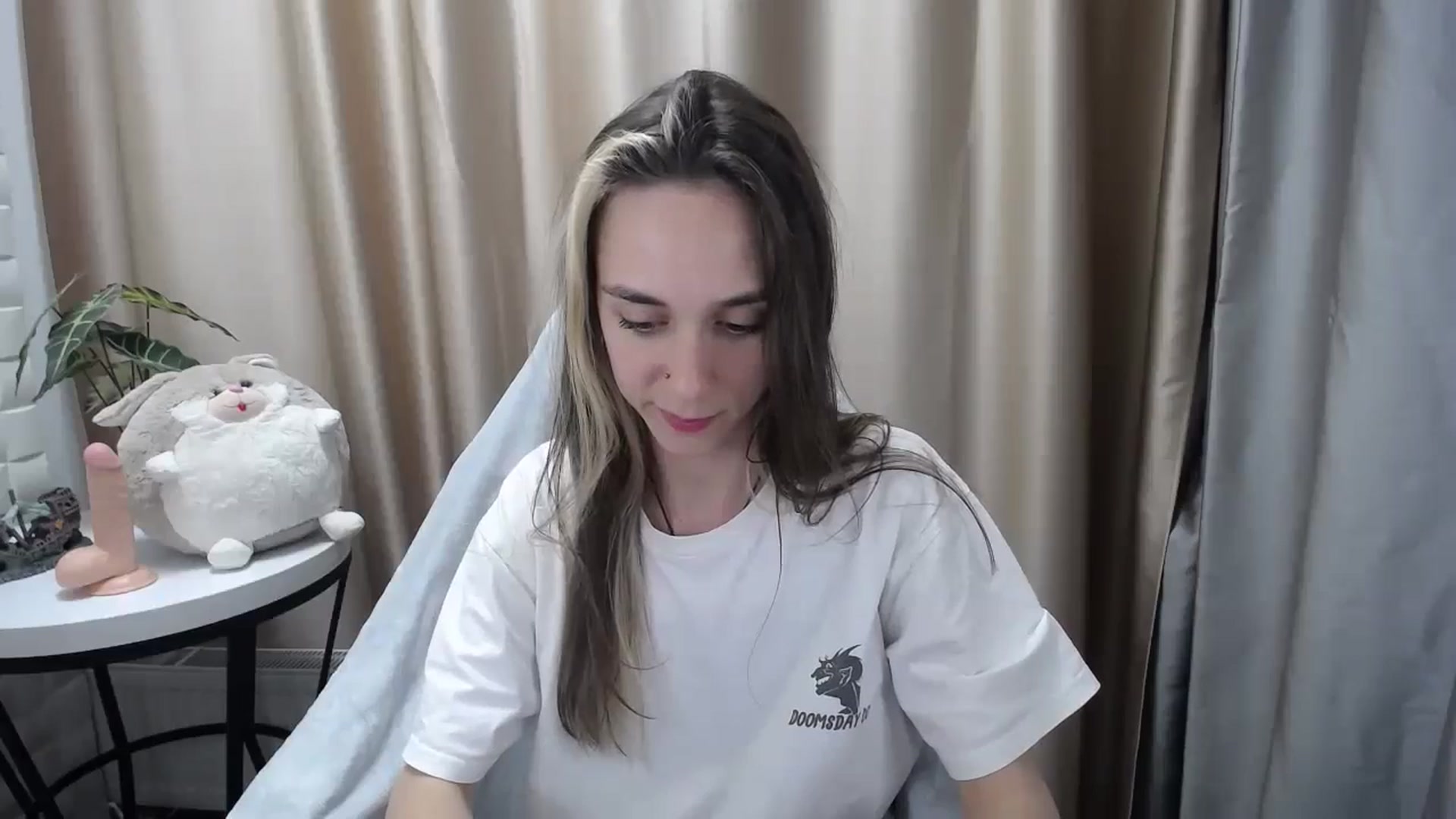 Gallery image thumbnail from Indica_Flower's myfreecams stream on, 05/19/2024, 13:19 image 7 of 20