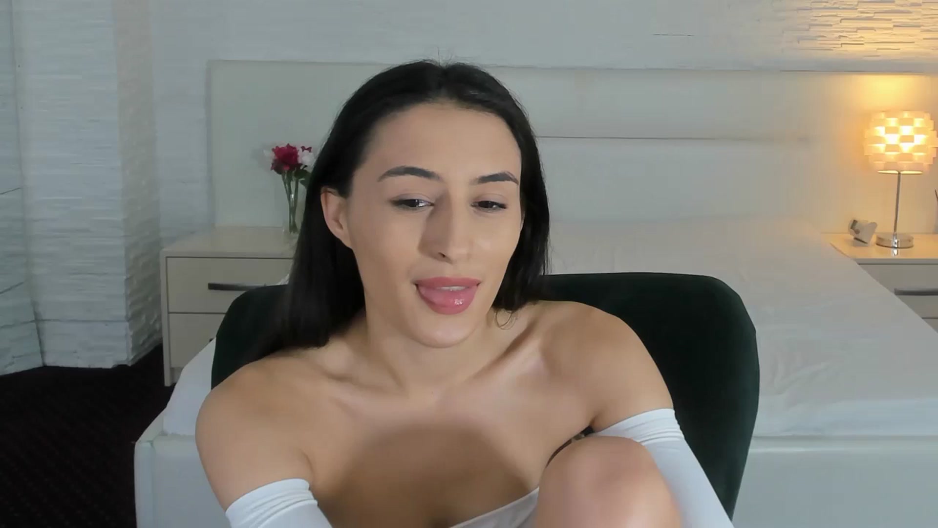 Gallery image thumbnail from InesLyn's myfreecams stream on, 01/02/2025, 14:53 image 8 of 20