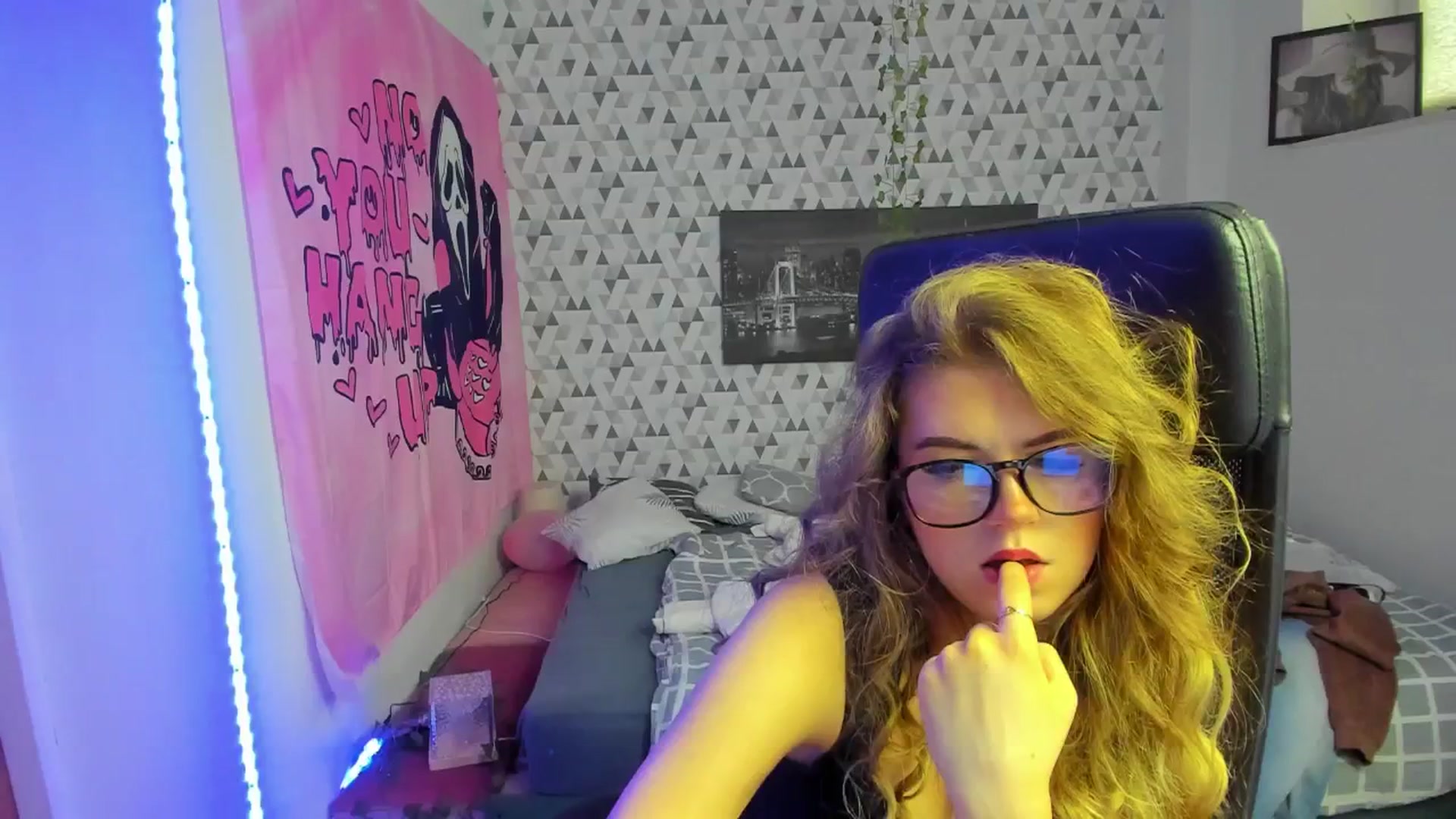 Gallery image thumbnail from Iness_lex's myfreecams stream on, 03/26/2026, 09:32 image 18 of 20
