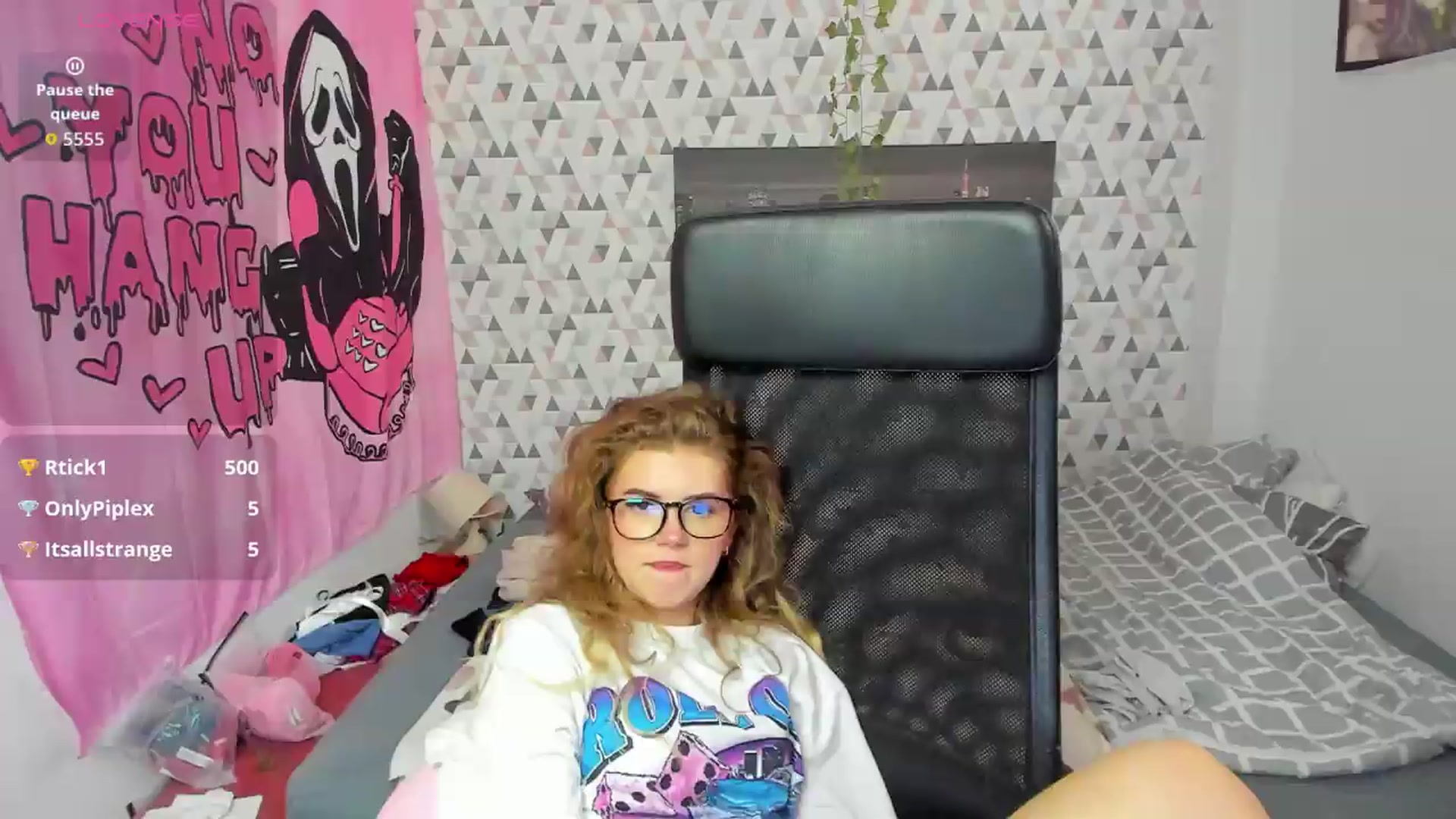 Gallery image thumbnail from Iness_lex's myfreecams stream on, 05/19/2026, 08:40 image 18 of 20