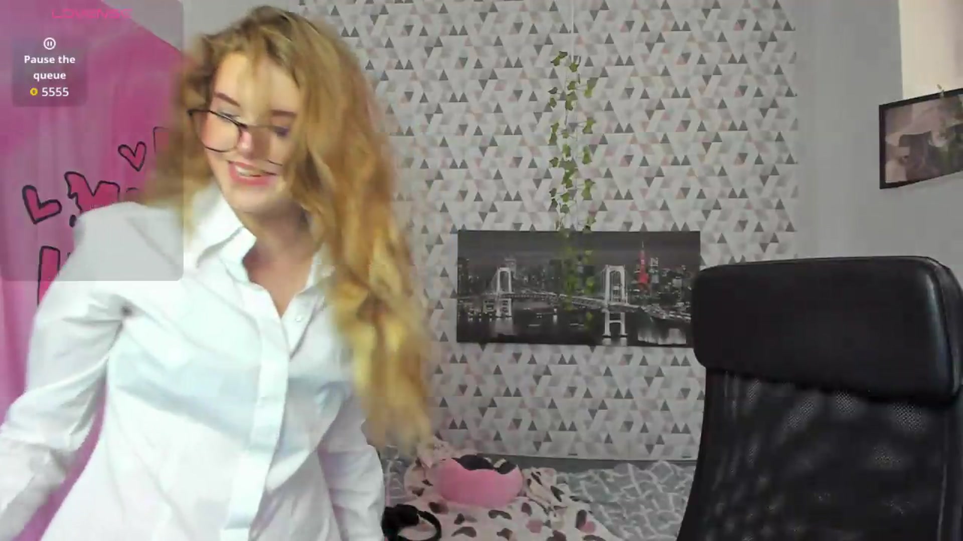 Gallery image thumbnail from Iness_lex's myfreecams stream on, 05/20/2026, 08:37 image 17 of 20