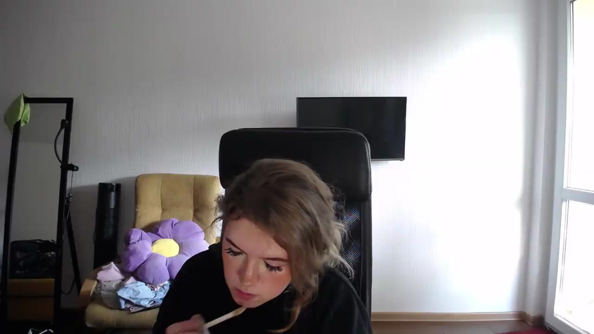 Gallery image thumbnail from Iness_lex's myfreecams stream on, 08/26/2026, 18:01 image 17 of 20