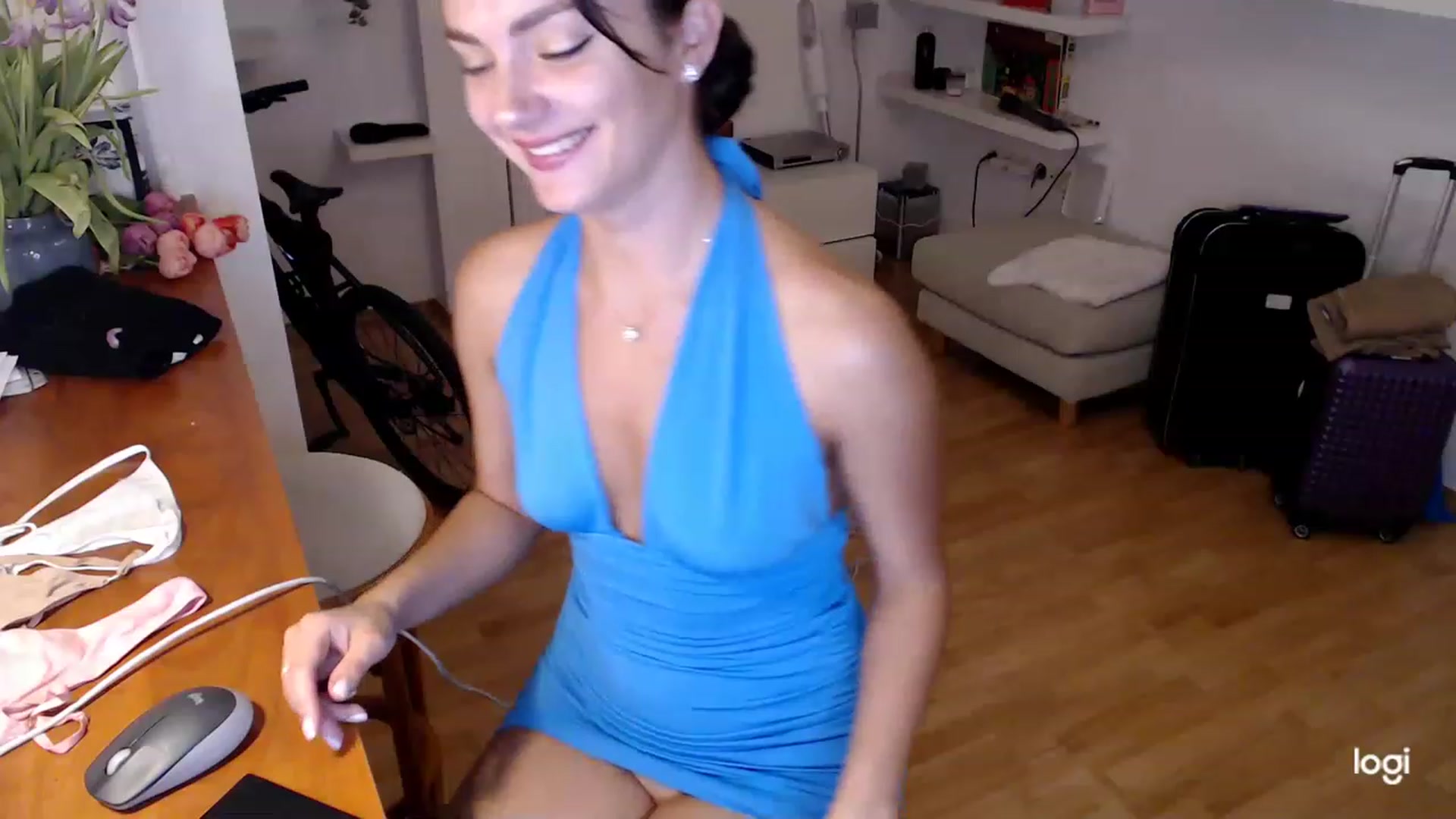 Gallery image thumbnail from Infinity_XX's myfreecams stream on, 05/19/2023, 20:45 image 9 of 20