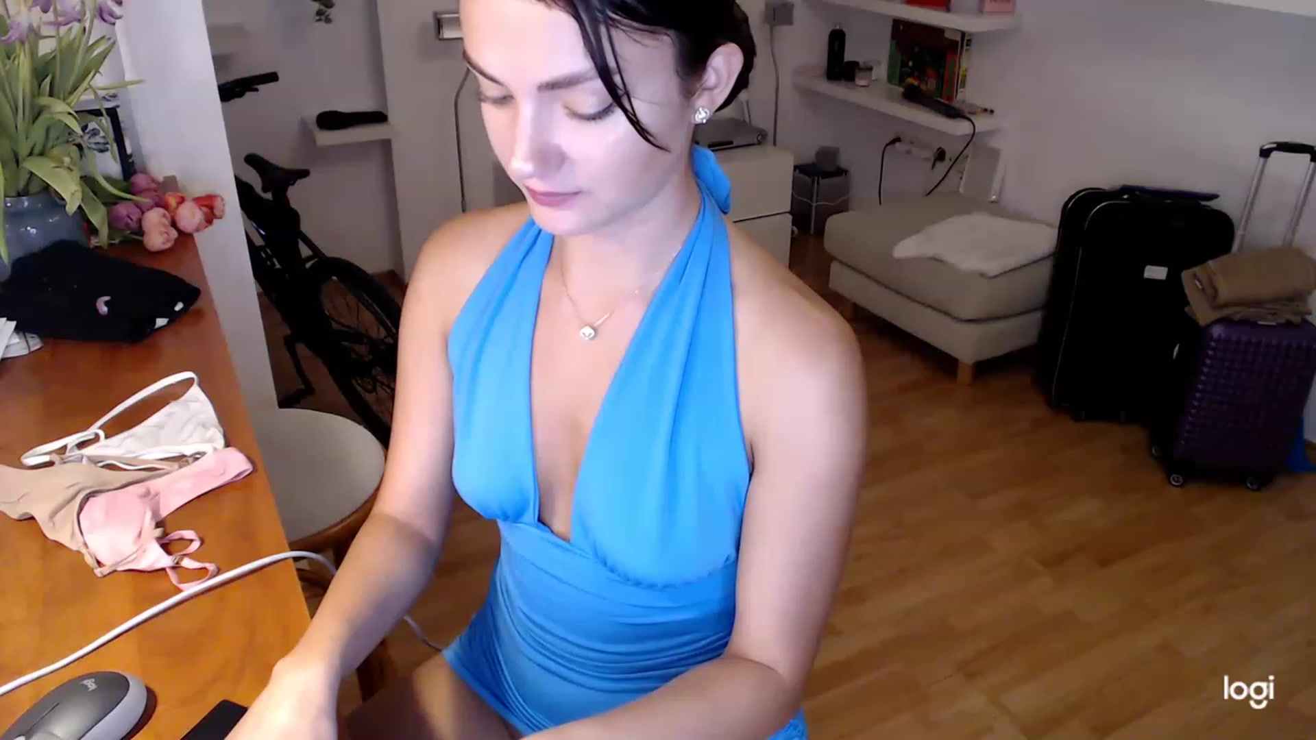 Gallery image thumbnail from Infinity_XX's myfreecams stream on, 05/19/2023, 20:45 image 17 of 20
