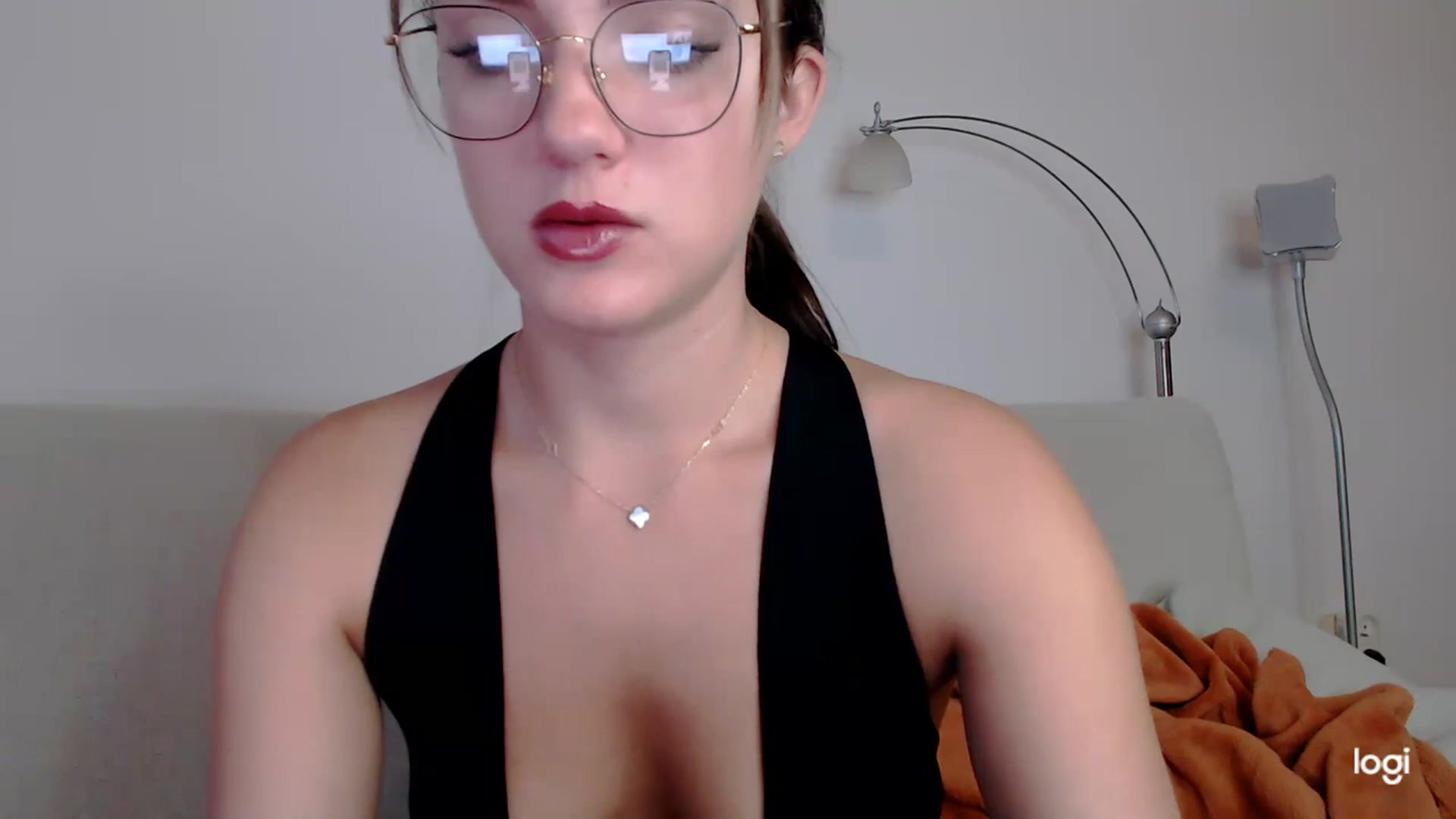 Gallery image thumbnail from Infinity_XX's myfreecams stream on, 05/31/2023, 19:05 image 12 of 20