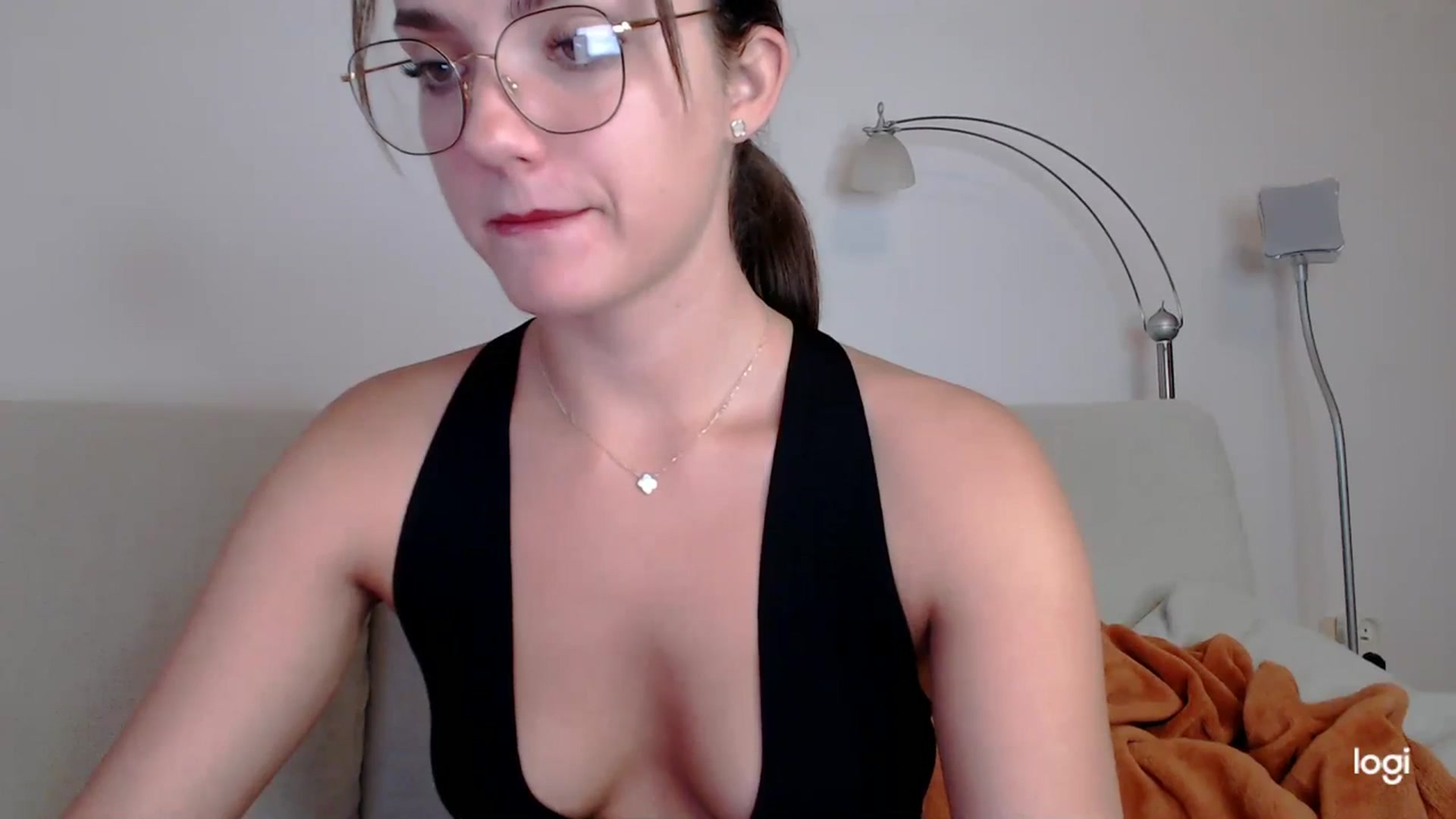 Gallery image thumbnail from Infinity_XX's myfreecams stream on, 05/31/2023, 19:05 image 14 of 20