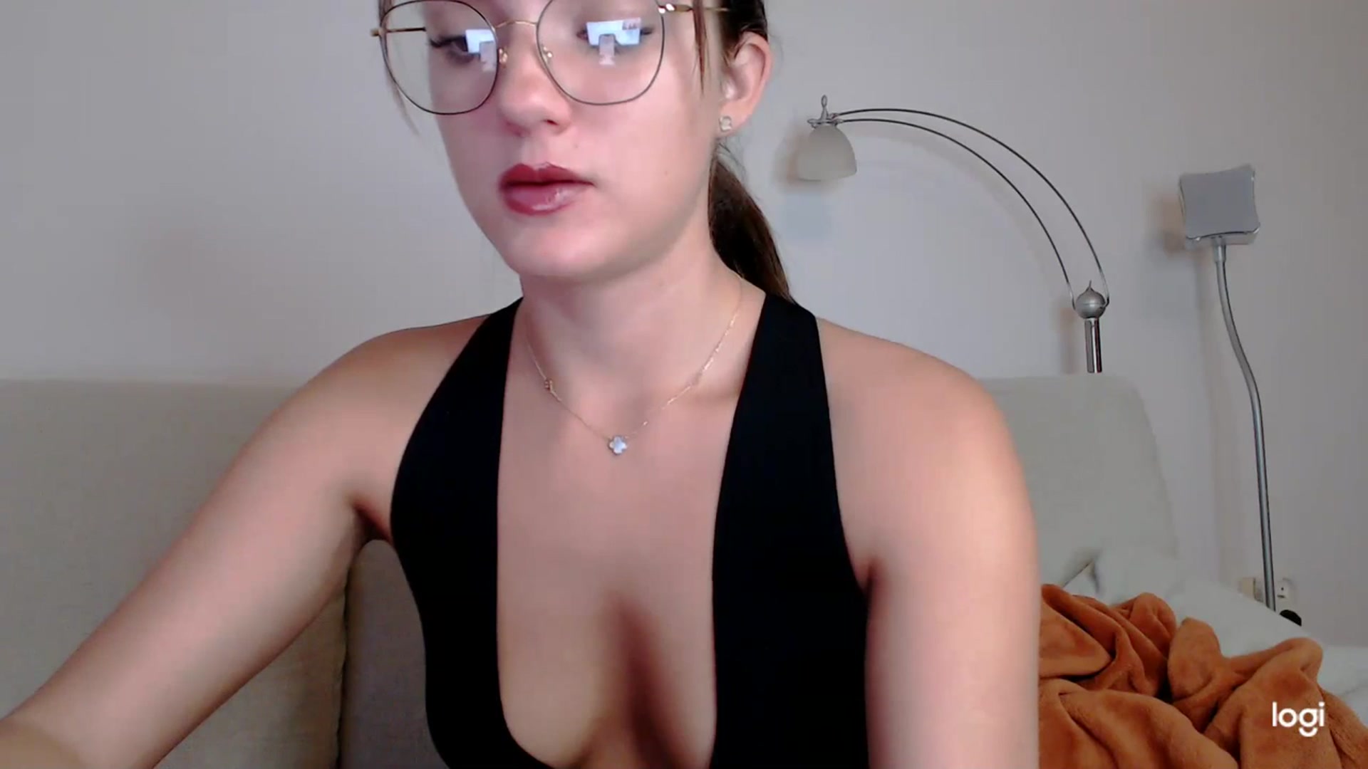 Gallery image thumbnail from Infinity_XX's myfreecams stream on, 05/31/2023, 19:05 image 17 of 20