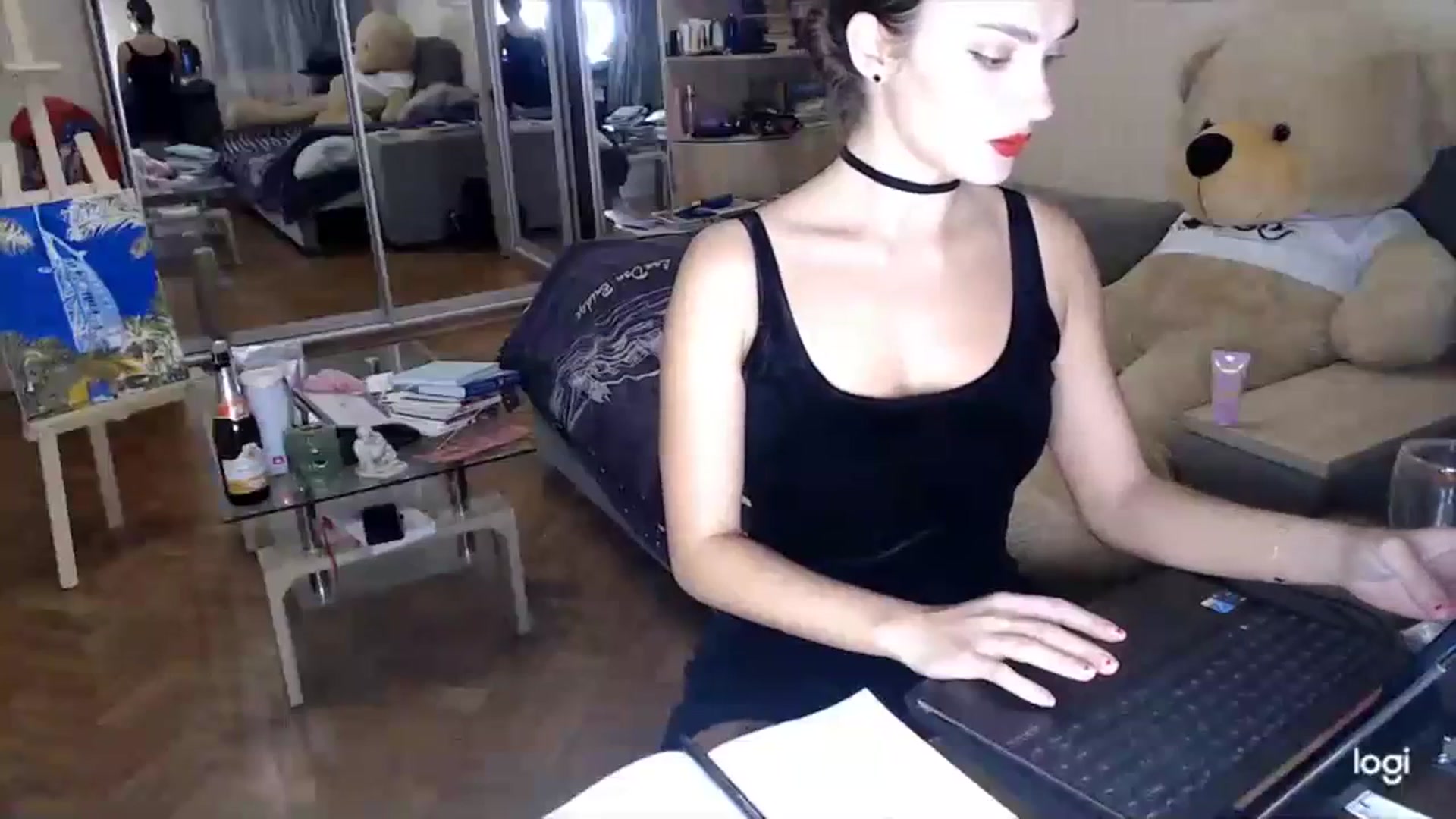 Gallery image thumbnail from Infinity_XX's myfreecams stream on, 10/19/2023, 17:24 image 16 of 20