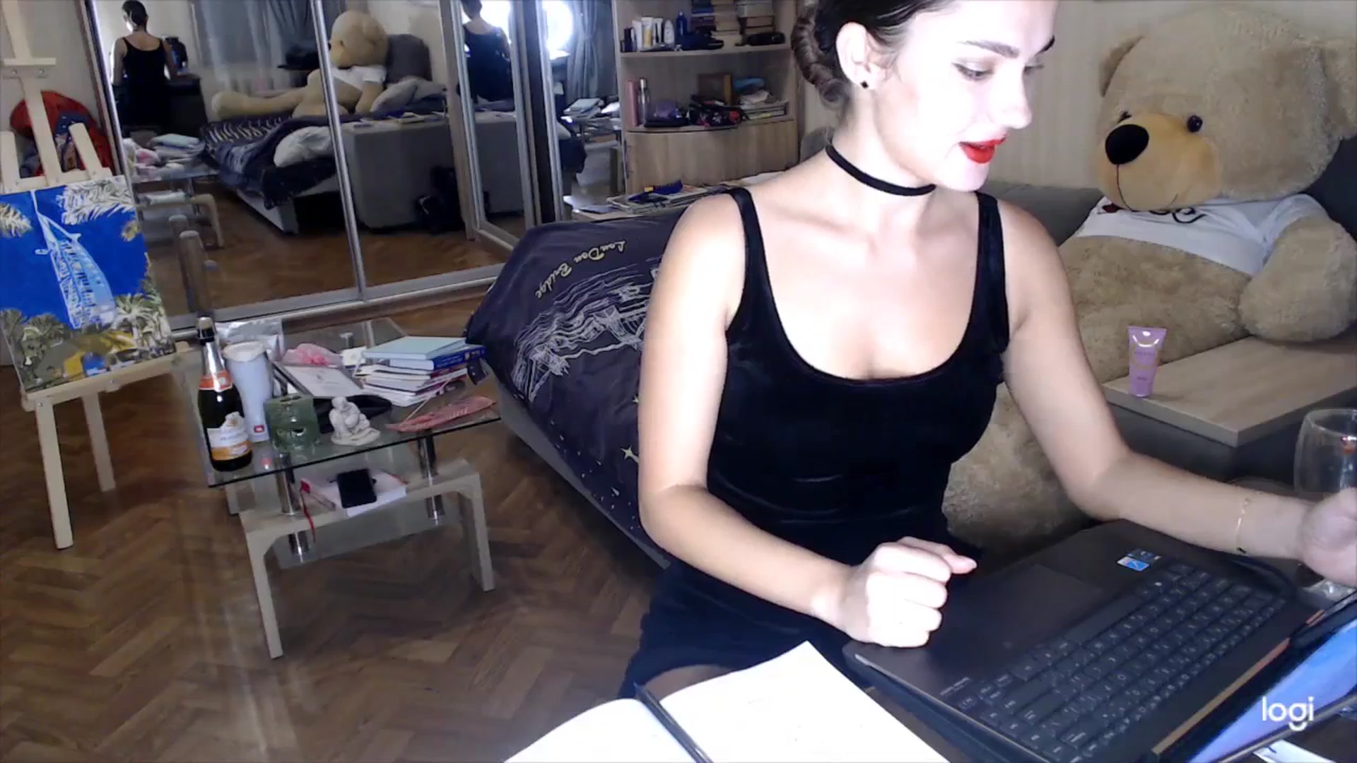 Gallery image thumbnail from Infinity_XX's myfreecams stream on, 10/19/2023, 17:24 image 17 of 20