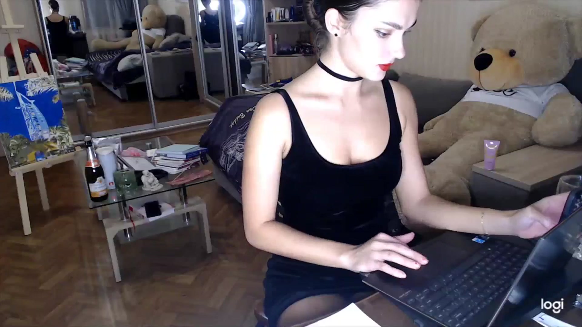 Gallery image thumbnail from Infinity_XX's myfreecams stream on, 10/19/2023, 17:24 image 12 of 20