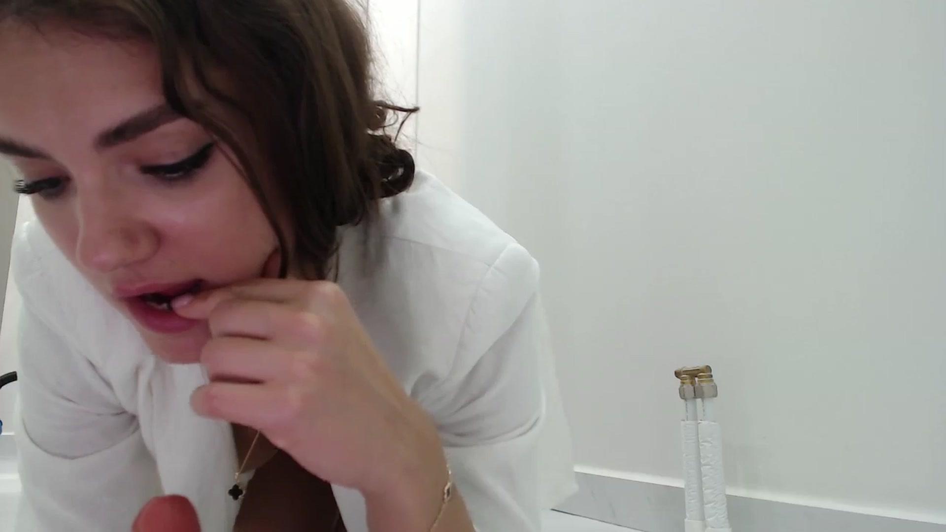 Gallery image thumbnail from Infinity_XX's myfreecams stream on, 05/17/2024, 20:41 image 14 of 20