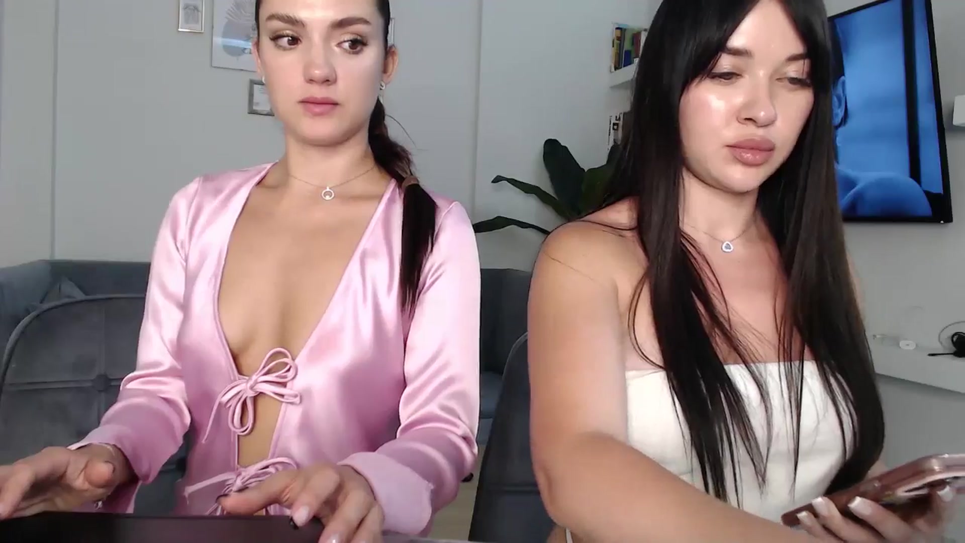 Gallery image thumbnail from Infinity_XX's myfreecams stream on, 05/20/2024, 22:22 image 14 of 20