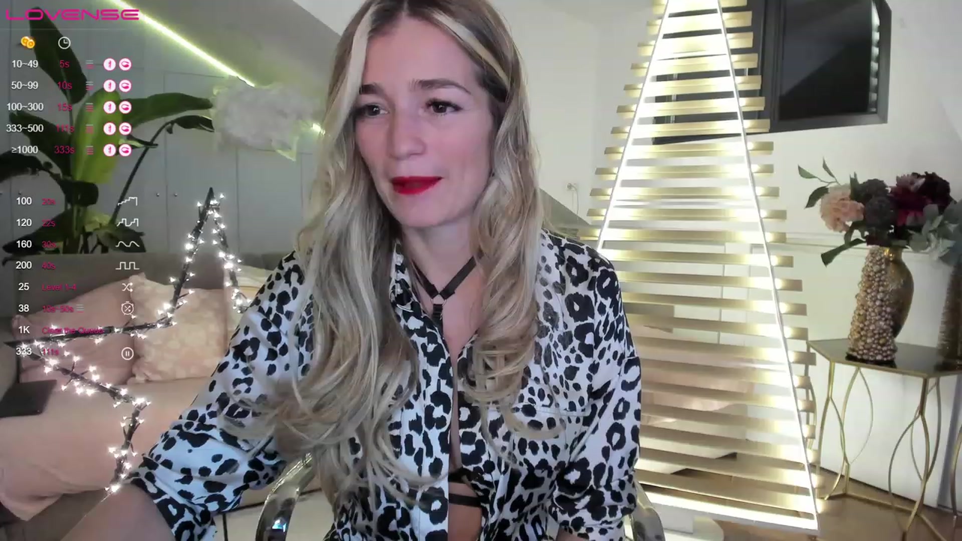 Gallery image thumbnail from Ingrid_honey's myfreecams stream on, 12/17/2022, 01:45 image 11 of 20