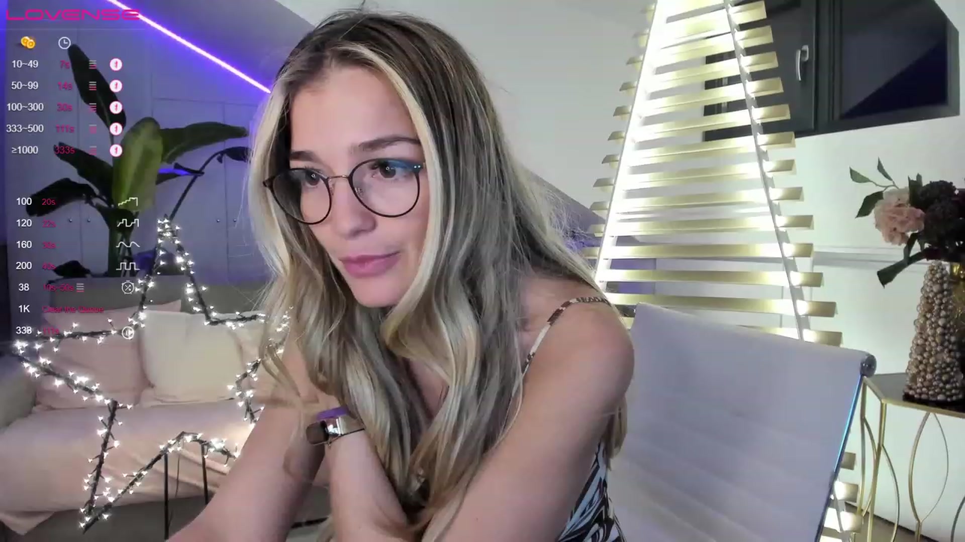 Gallery image thumbnail from Ingrid_honey's myfreecams stream on, 12/24/2022, 03:26 image 17 of 20