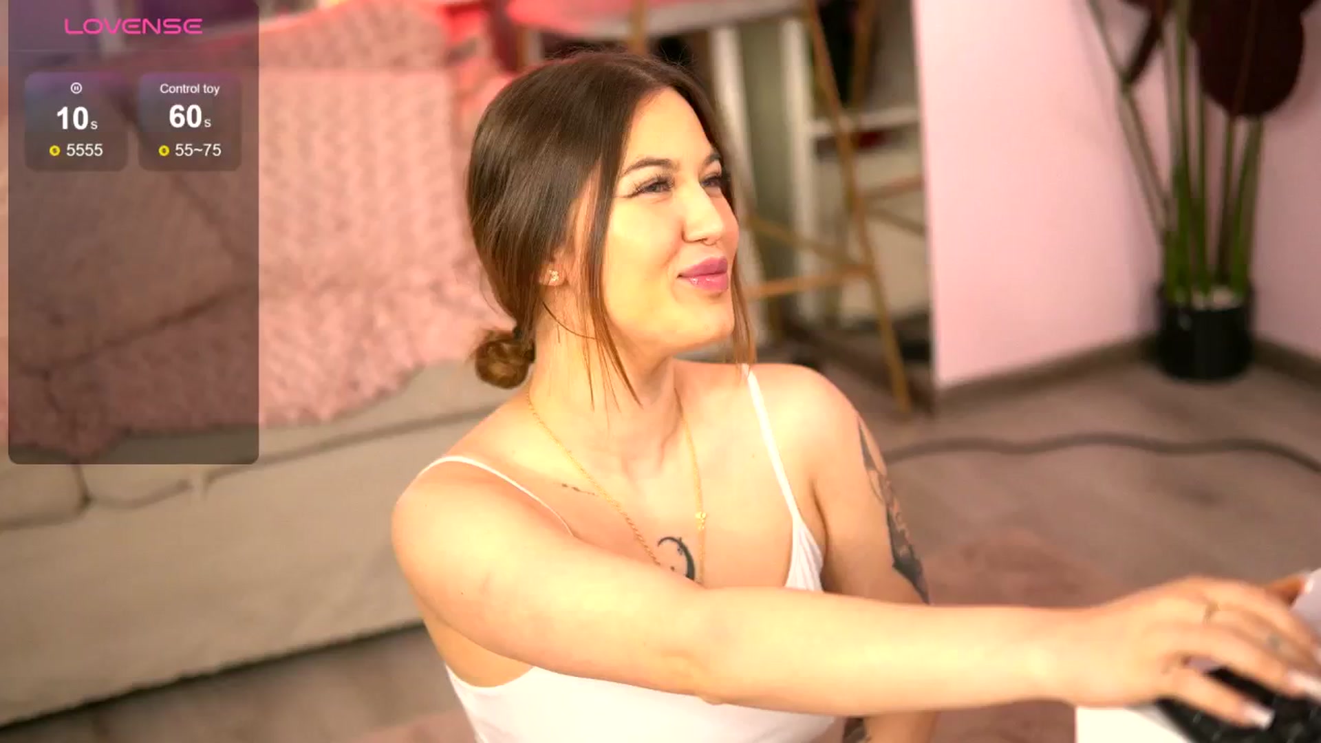 Gallery image thumbnail from InkedLuna's myfreecams stream on, 04/15/2025, 18:01 image 9 of 20