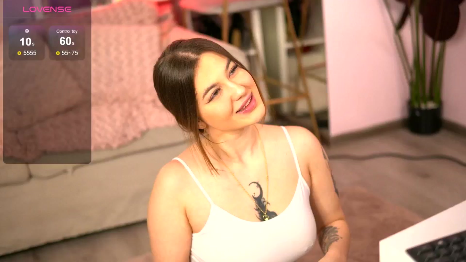 Gallery image thumbnail from InkedLuna's myfreecams stream on, 04/15/2025, 18:01 image 13 of 20
