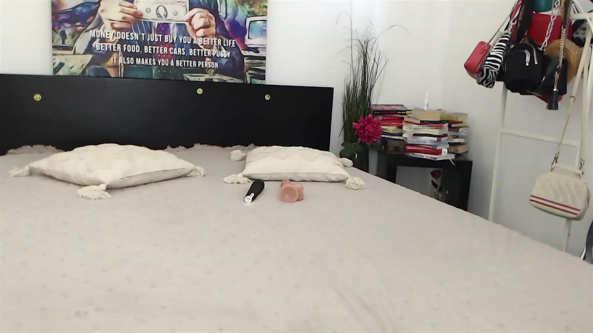 Gallery image thumbnail from InnaSense's myfreecams stream on, 11/19/2022, 13:20 image 16 of 20