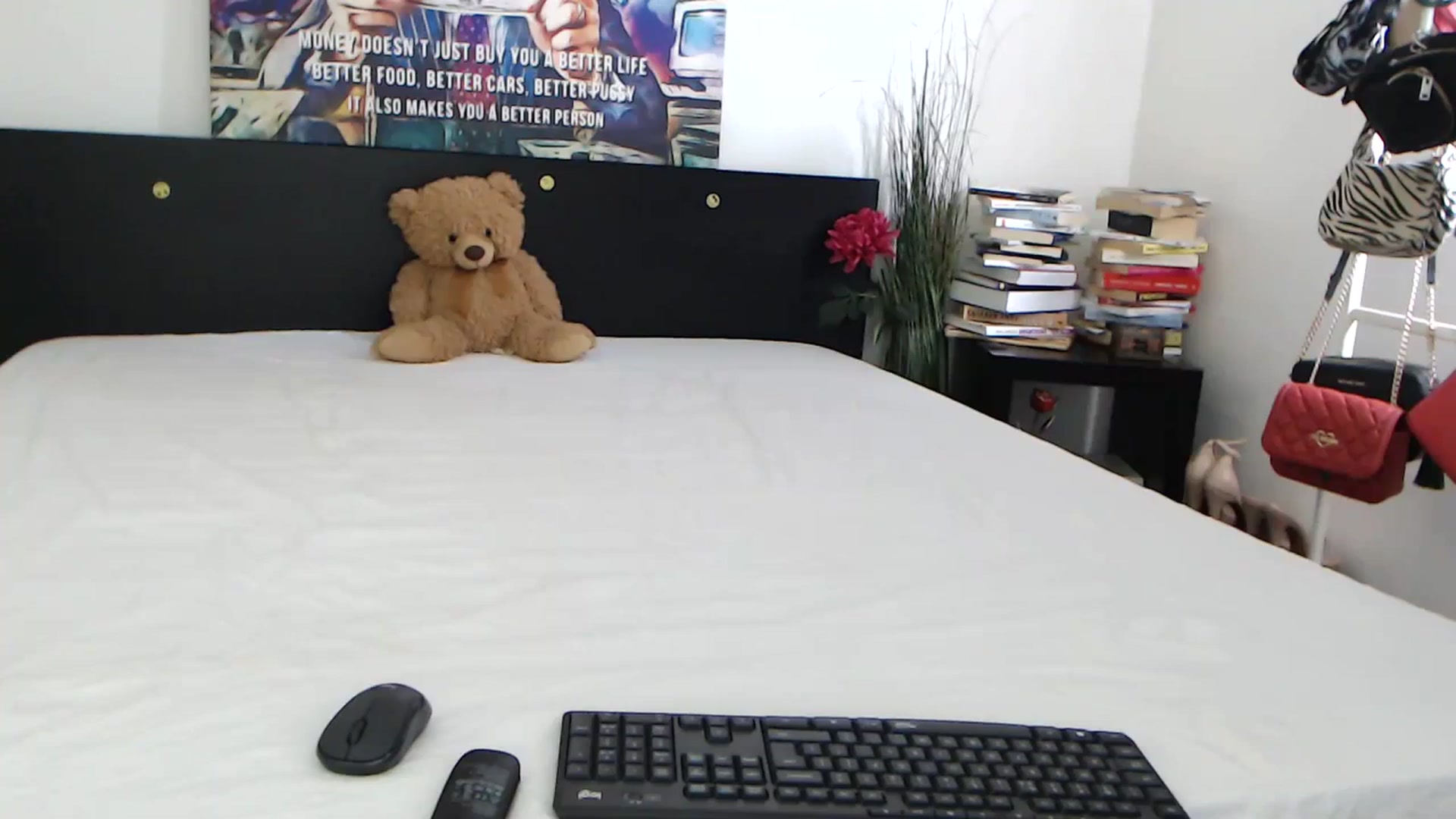Gallery image thumbnail from InnaSense's myfreecams stream on, 03/10/2024, 11:27 image 20 of 20