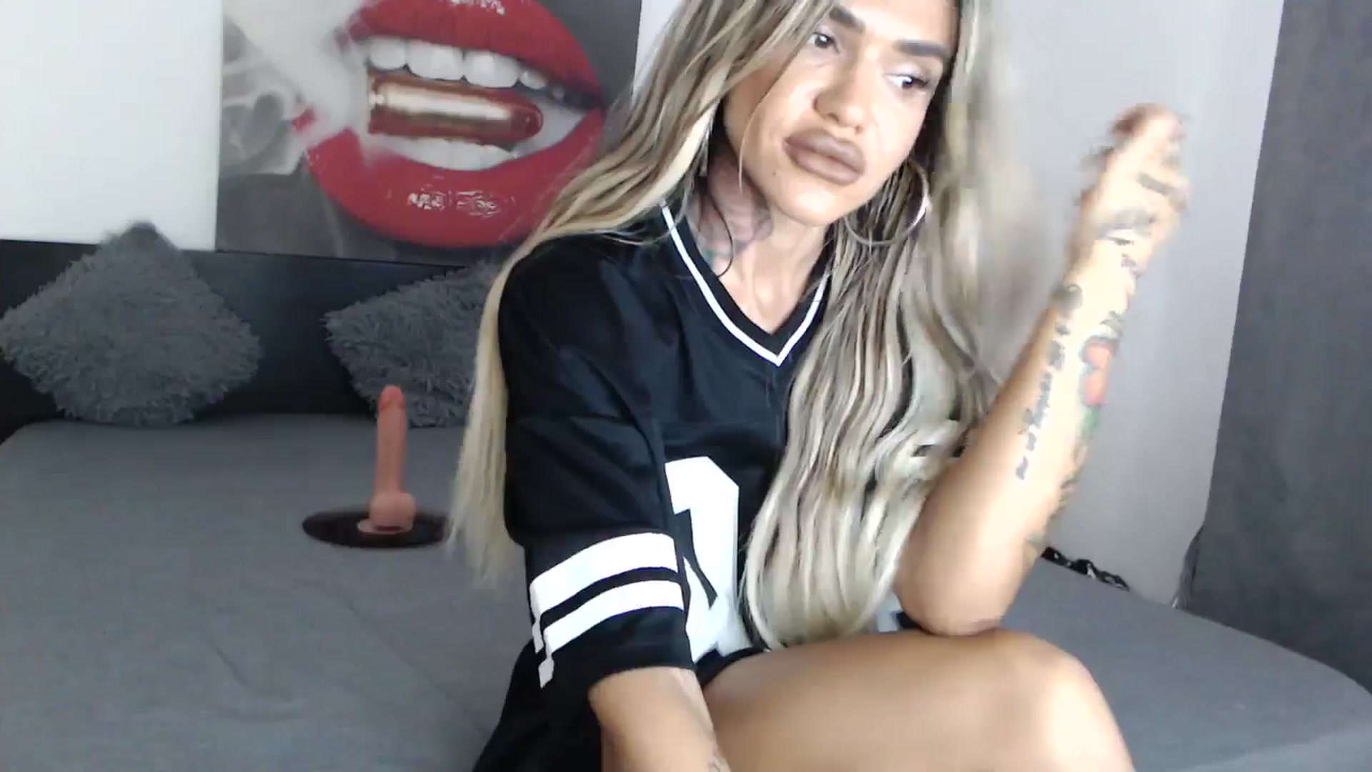 Gallery image thumbnail from InnaSense's myfreecams stream on, 12/11/2024, 10:48 image 18 of 20