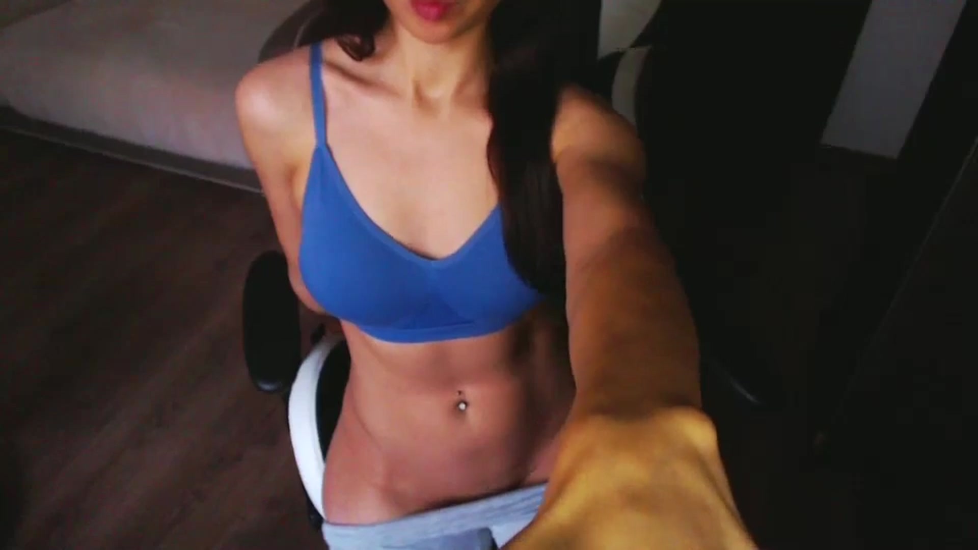 Gallery image thumbnail from InnaVeles's myfreecams stream on, 12/17/2024, 08:22 image 6 of 20