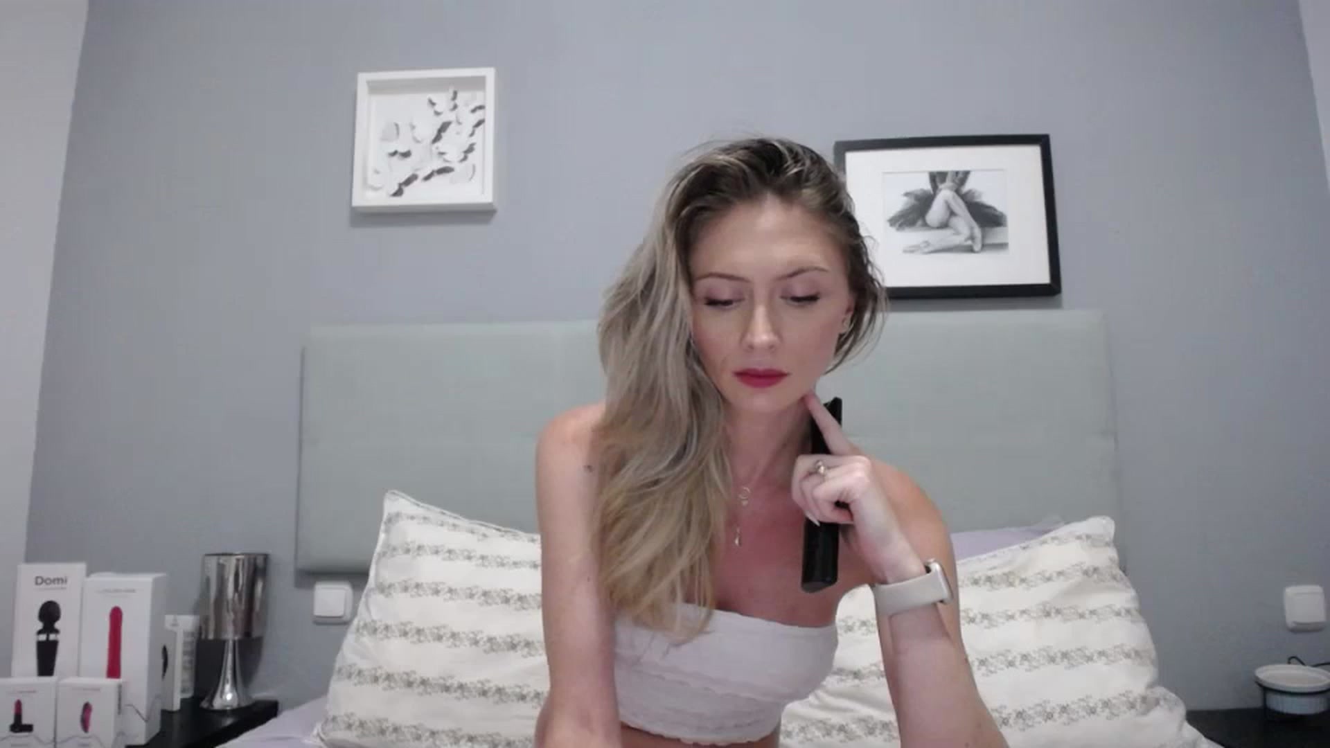 Gallery image thumbnail from Inna_inna1's myfreecams stream on, 08/26/2024, 16:31 image 13 of 20