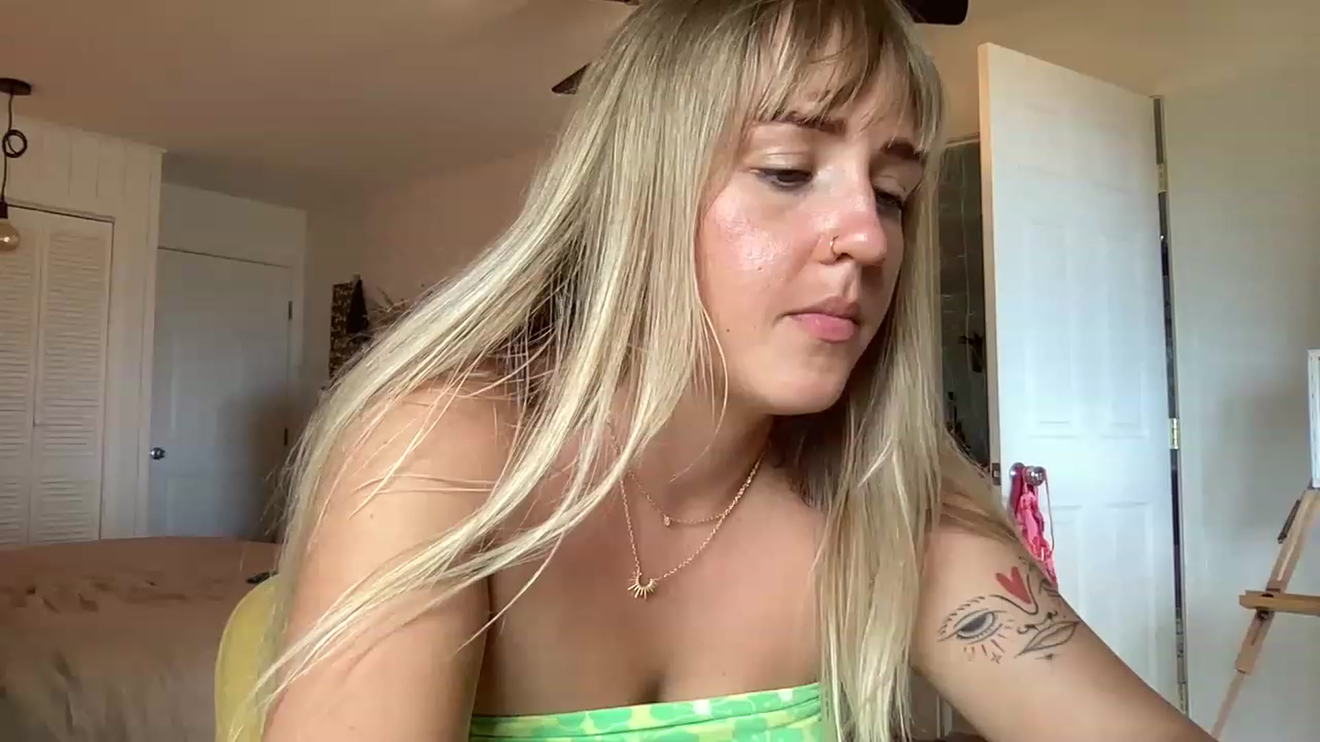 Gallery image thumbnail from InnocentIv's myfreecams stream on, 06/25/2023, 23:53 image 15 of 20
