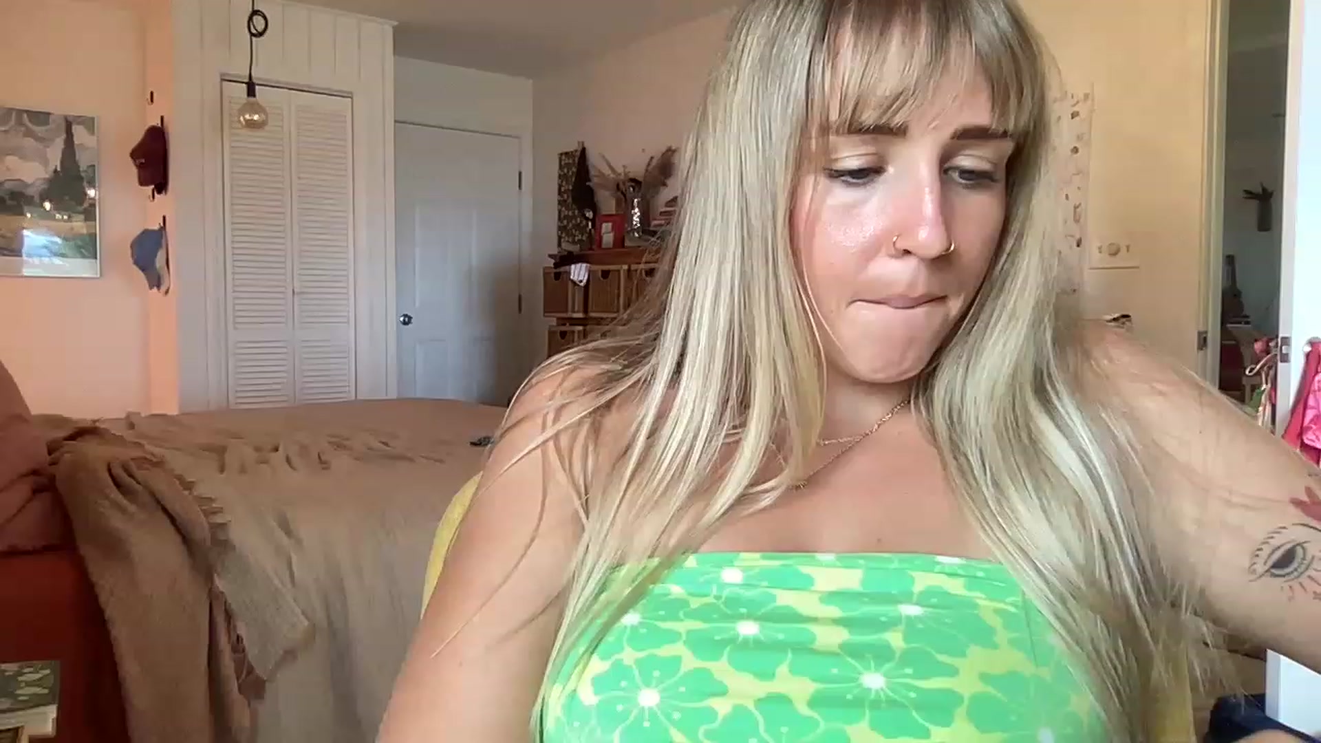 Gallery image thumbnail from InnocentIv's myfreecams stream on, 06/25/2023, 23:53 image 6 of 20
