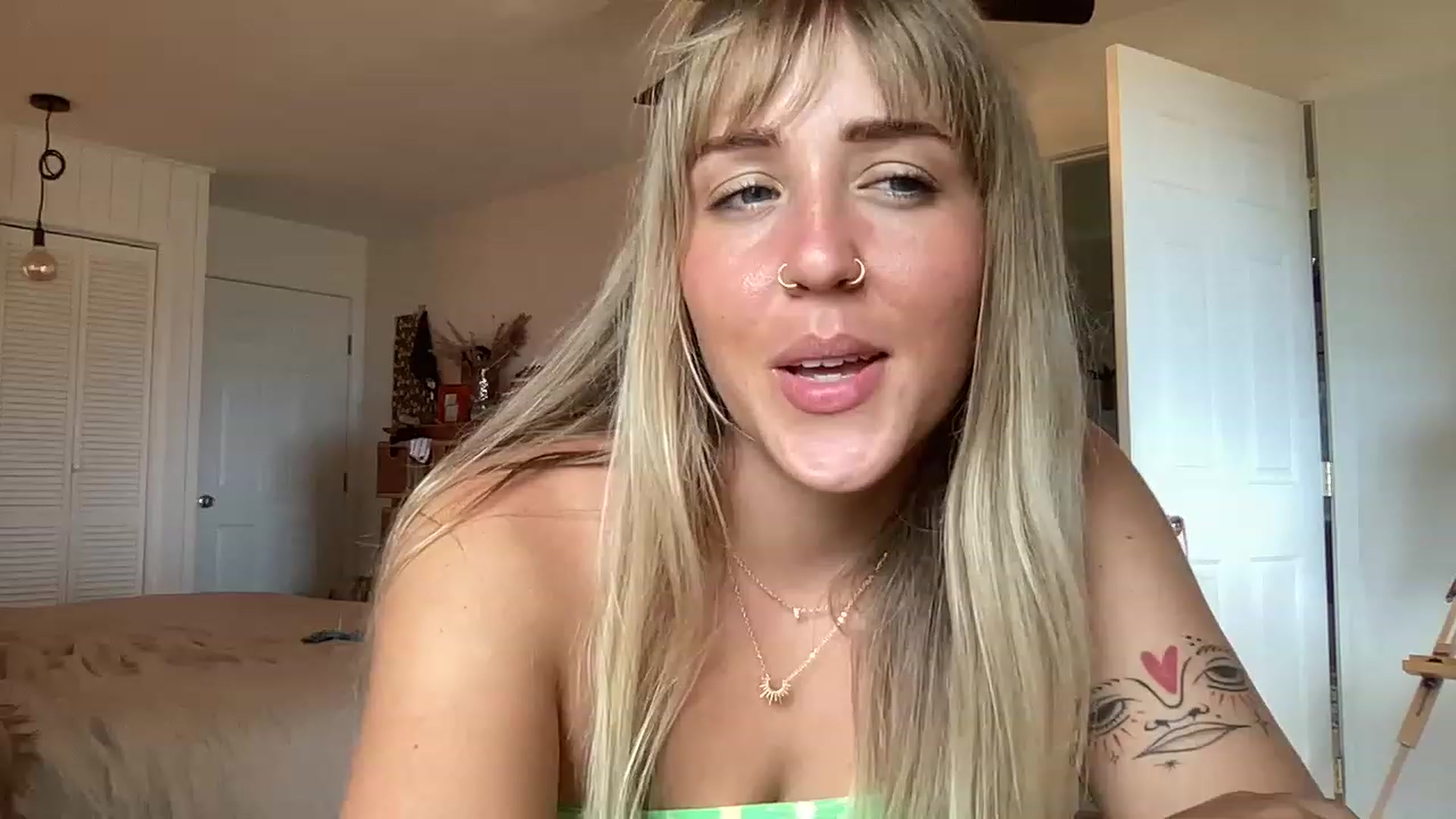 Gallery image thumbnail from InnocentIv's myfreecams stream on, 06/25/2023, 23:53 image 10 of 20