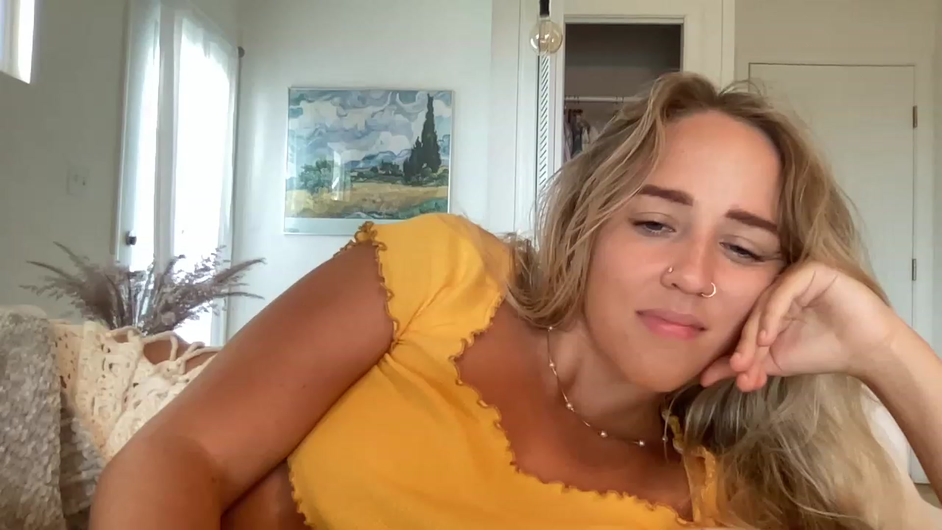 Gallery image thumbnail from InnocentIvy22's myfreecams stream on, 01/02/2023, 01:58 image 5 of 20
