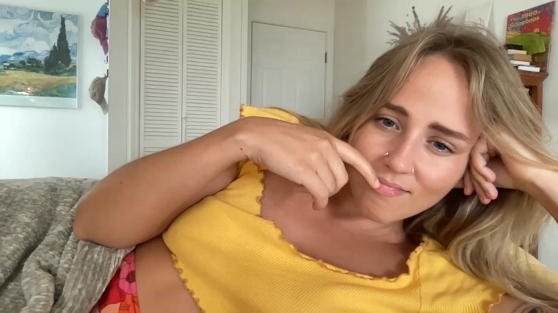 Gallery image thumbnail from InnocentIvy22's myfreecams stream on, 01/31/2023, 24:04 image 16 of 20