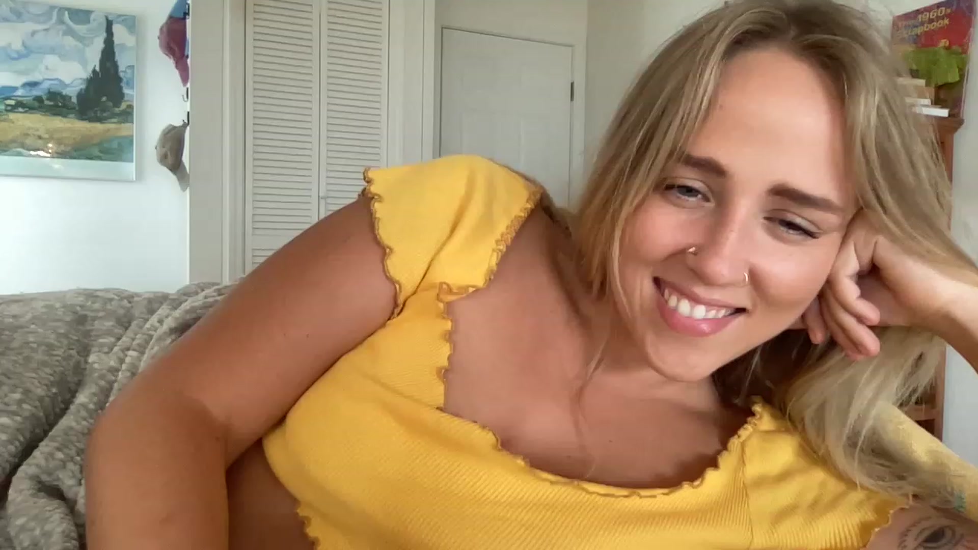 Gallery image thumbnail from InnocentIvy22's myfreecams stream on, 01/31/2023, 24:04 image 13 of 20