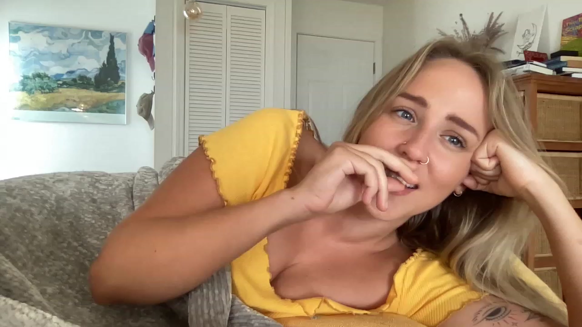 Gallery image thumbnail from InnocentIvy22's myfreecams stream on, 01/31/2023, 24:04 image 8 of 20