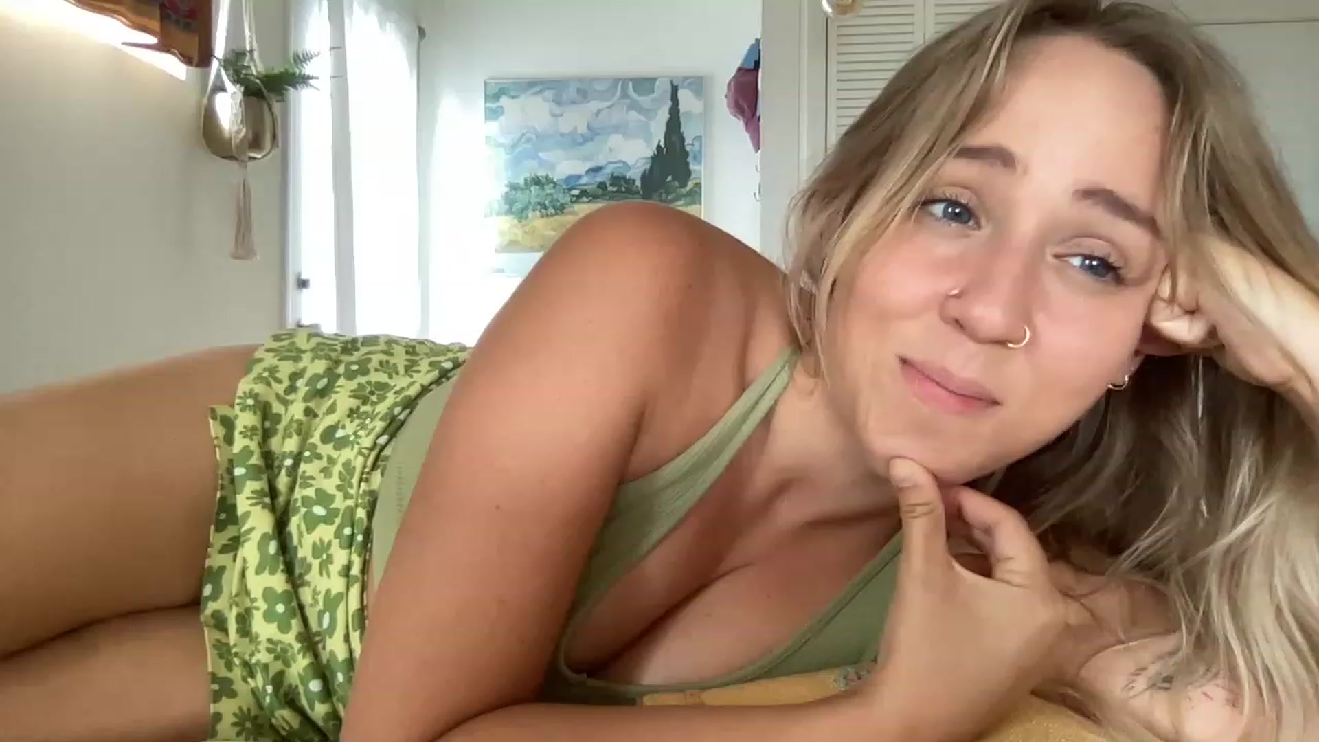 Gallery image thumbnail from InnocentIvy22's myfreecams stream on, 02/01/2023, 24:00 image 17 of 20