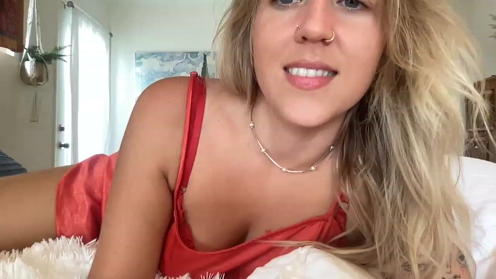 Gallery image thumbnail from InnocentIvy22's myfreecams stream on, 02/15/2023, 01:10 image 10 of 20