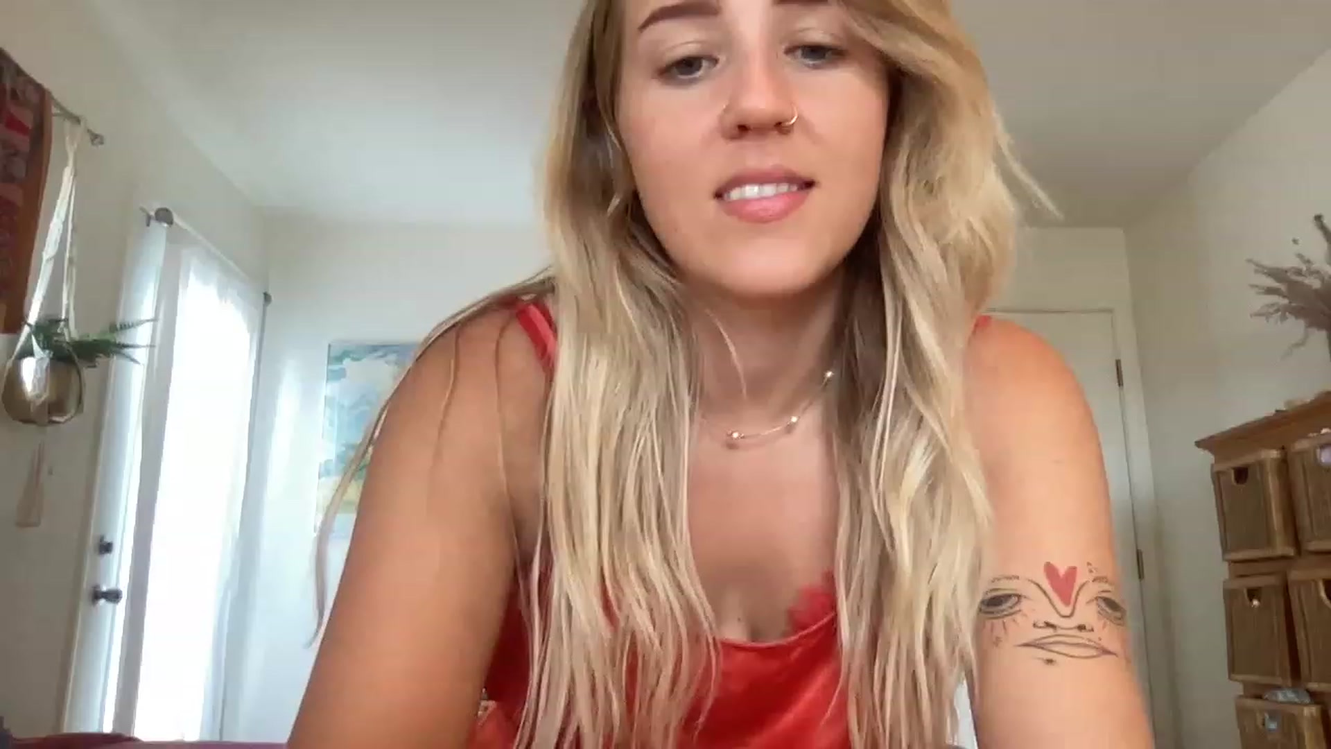 Gallery image thumbnail from InnocentIvy22's myfreecams stream on, 02/15/2023, 01:10 image 4 of 20