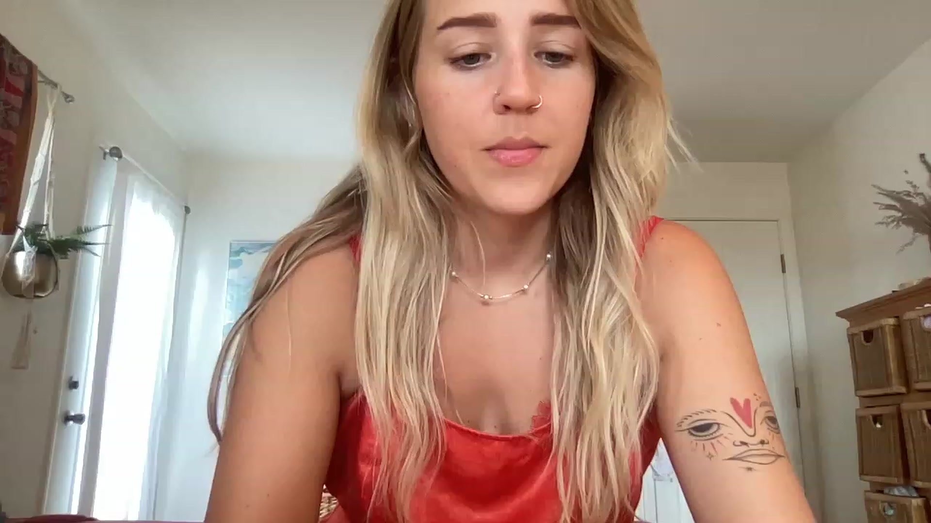 Gallery image thumbnail from InnocentIvy22's myfreecams stream on, 02/15/2023, 01:10 image 3 of 20